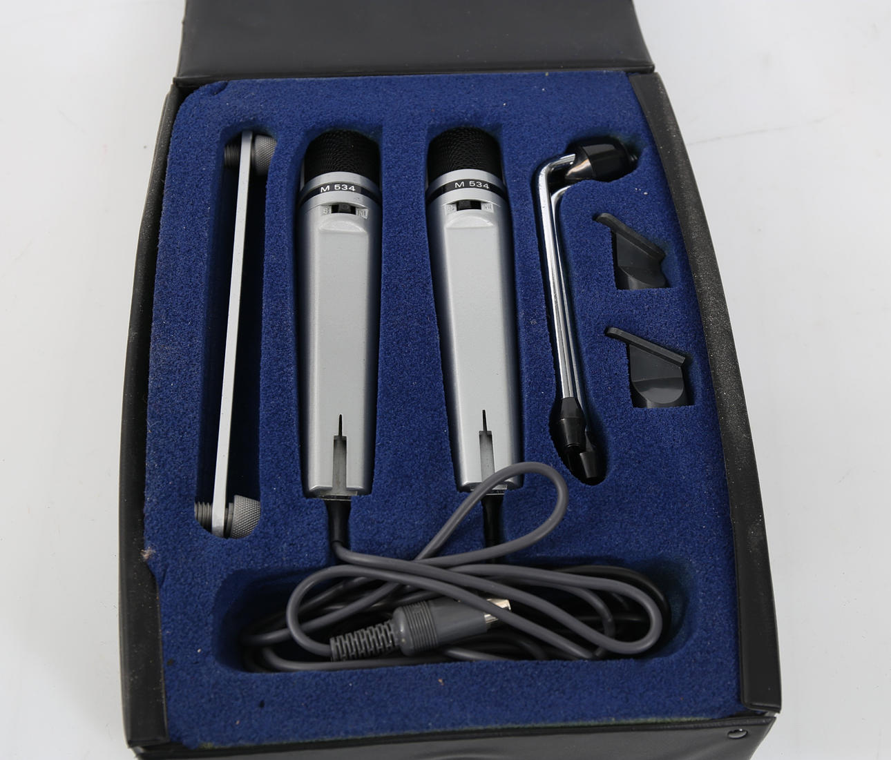 MIKROFONER, 2 stycken, UHER M 534.