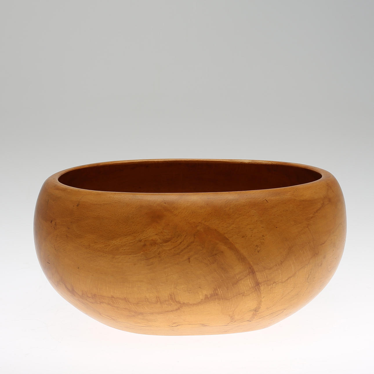 GÖSTA ISRAELSSON, träskål, flambjörk, monogramsignerad.