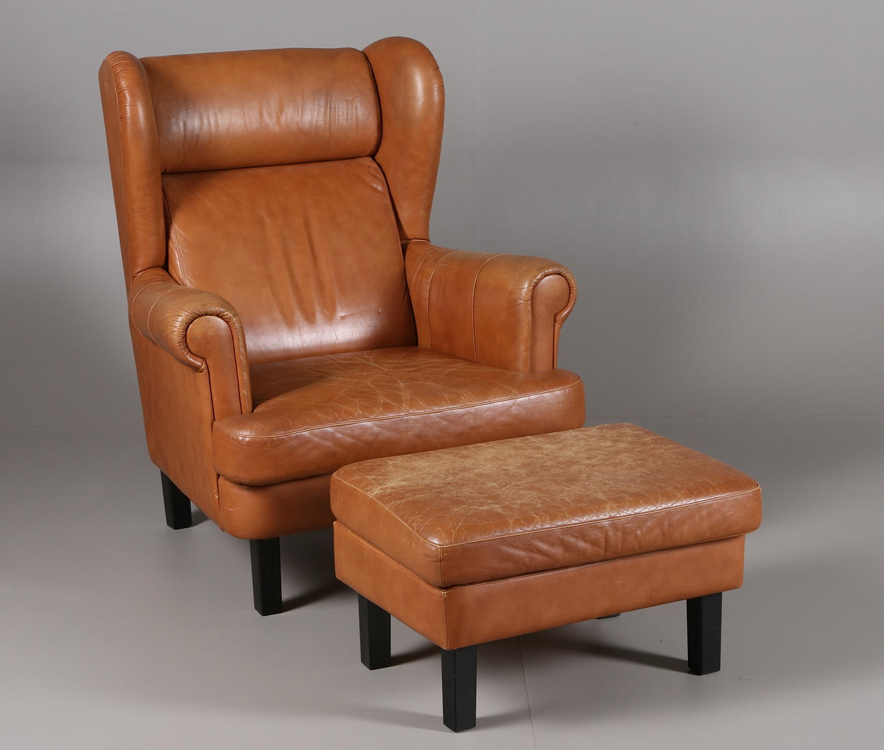 ÖRONLAPPSFÅTÖLJ med tillhörande FOTPALL, Ikea, (2).