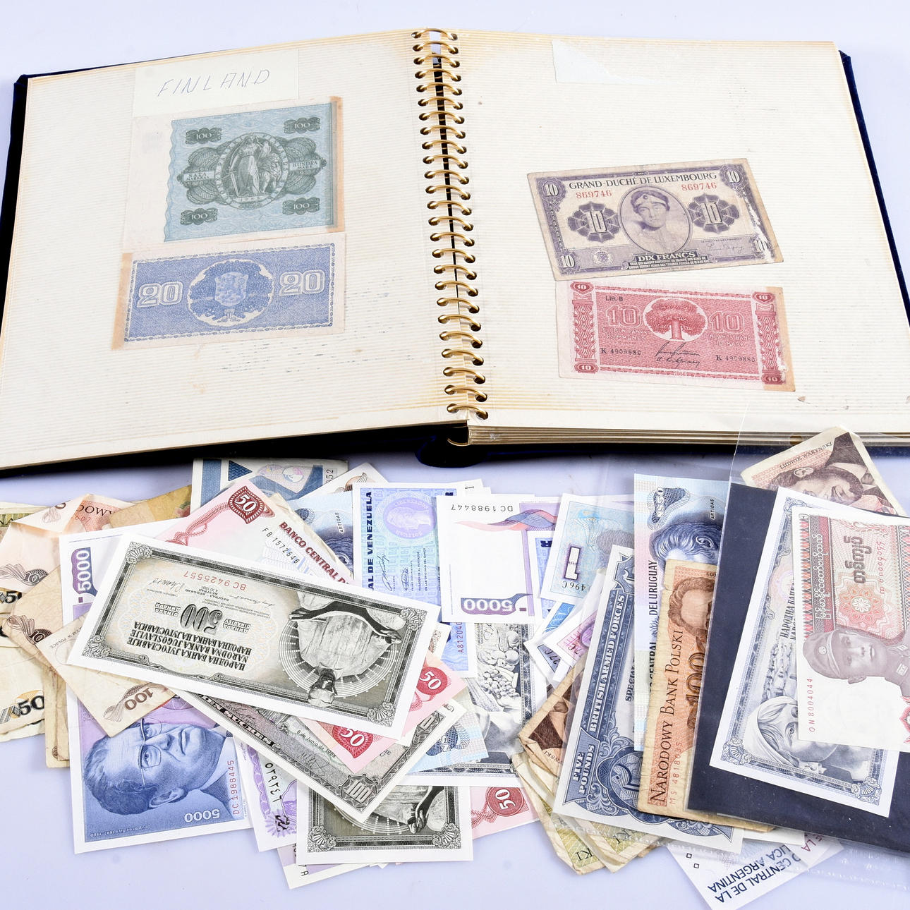 PARTI UTLÄNDSKA SEDLAR, 100 stycken.