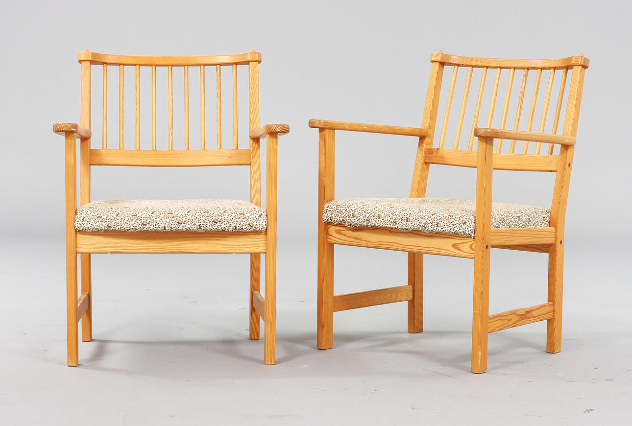 KARMSTOLAR, ett par, "Furubo", Swedese, Yngve Ekström.