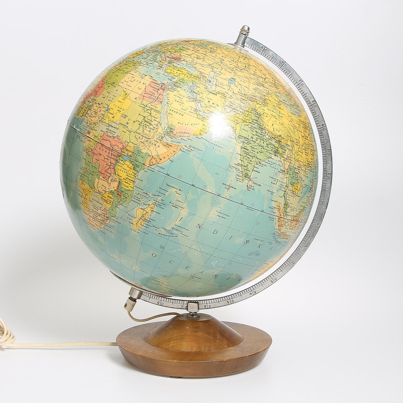 JORDGLOB, Räths Fysisk-politiska jordglob, 1900-talets mitt.