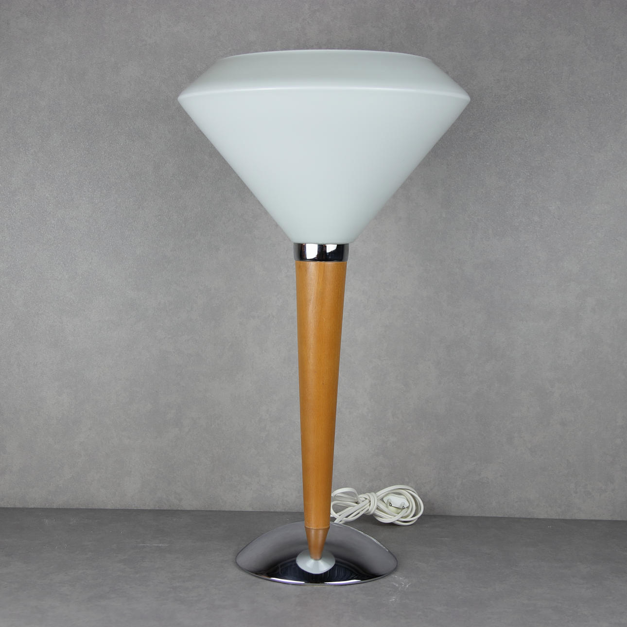 PÖYTÄVALAISIN, Ikea, 1900-luvun loppu.