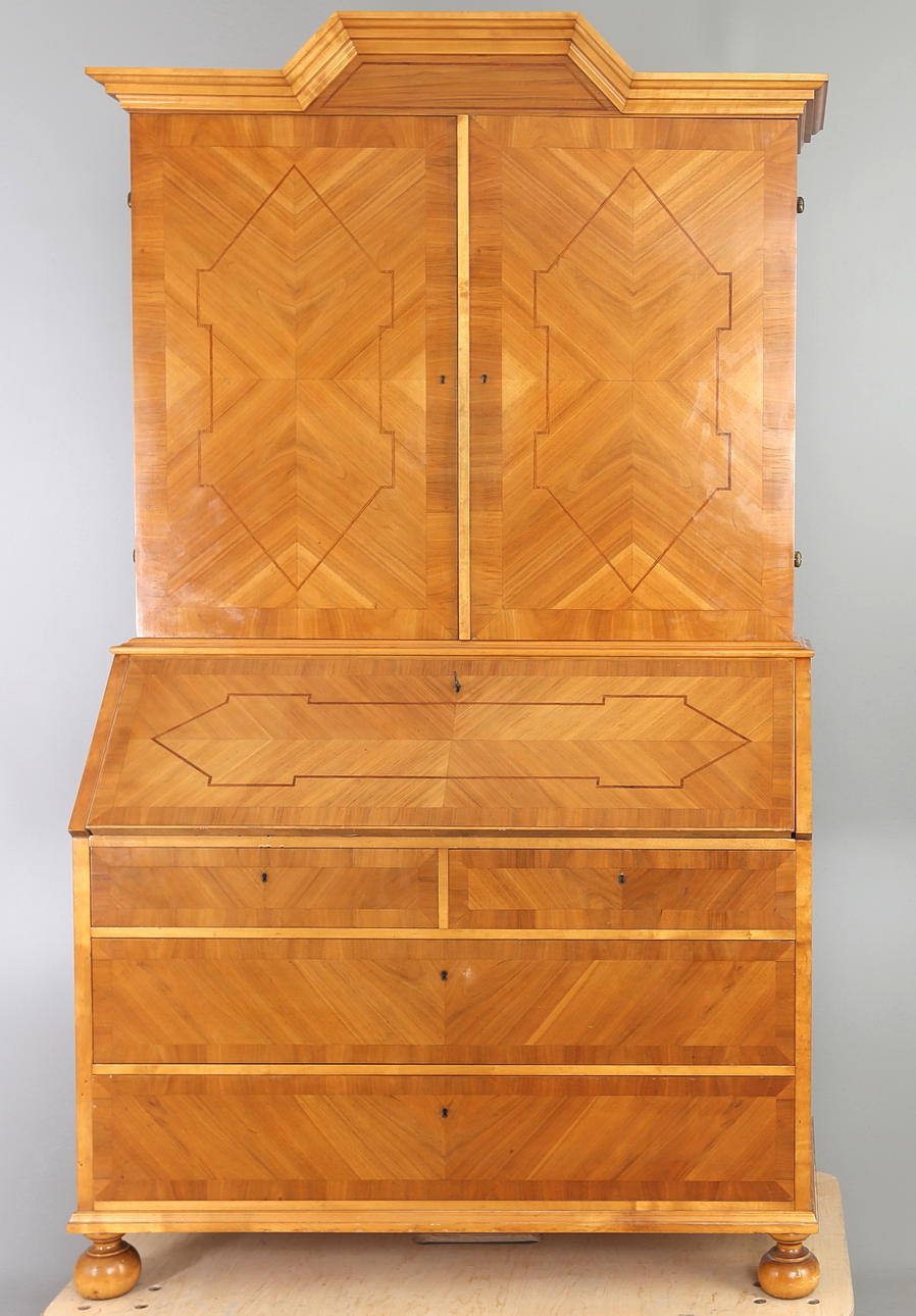 SKRIVSKÅP, 1930-tal, barockstil.