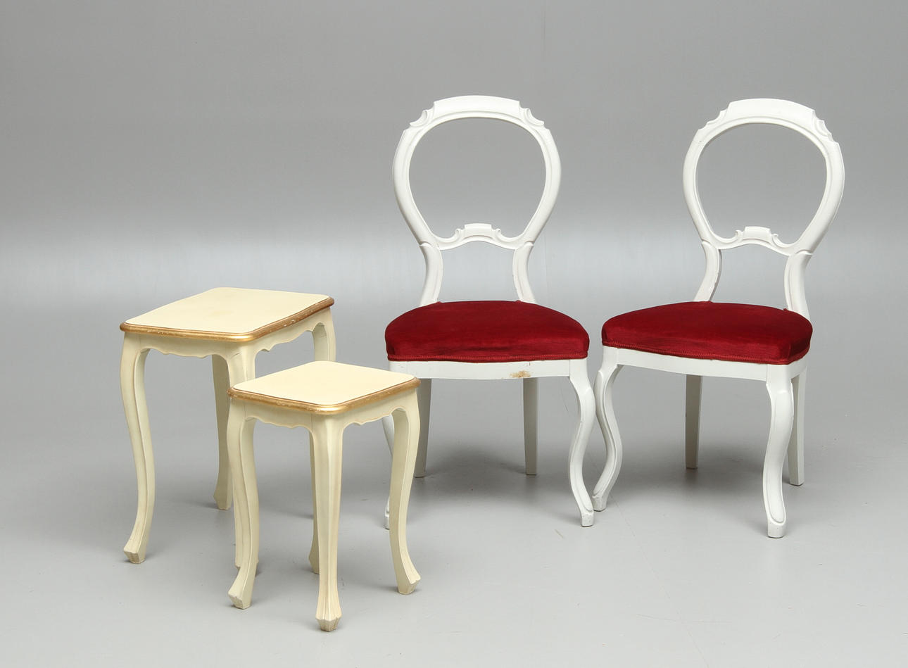 STOLAR, 2 st, nyrokoko, 18/1900-tal samt BORD, 2 st, rokokostil, 1900-tal.