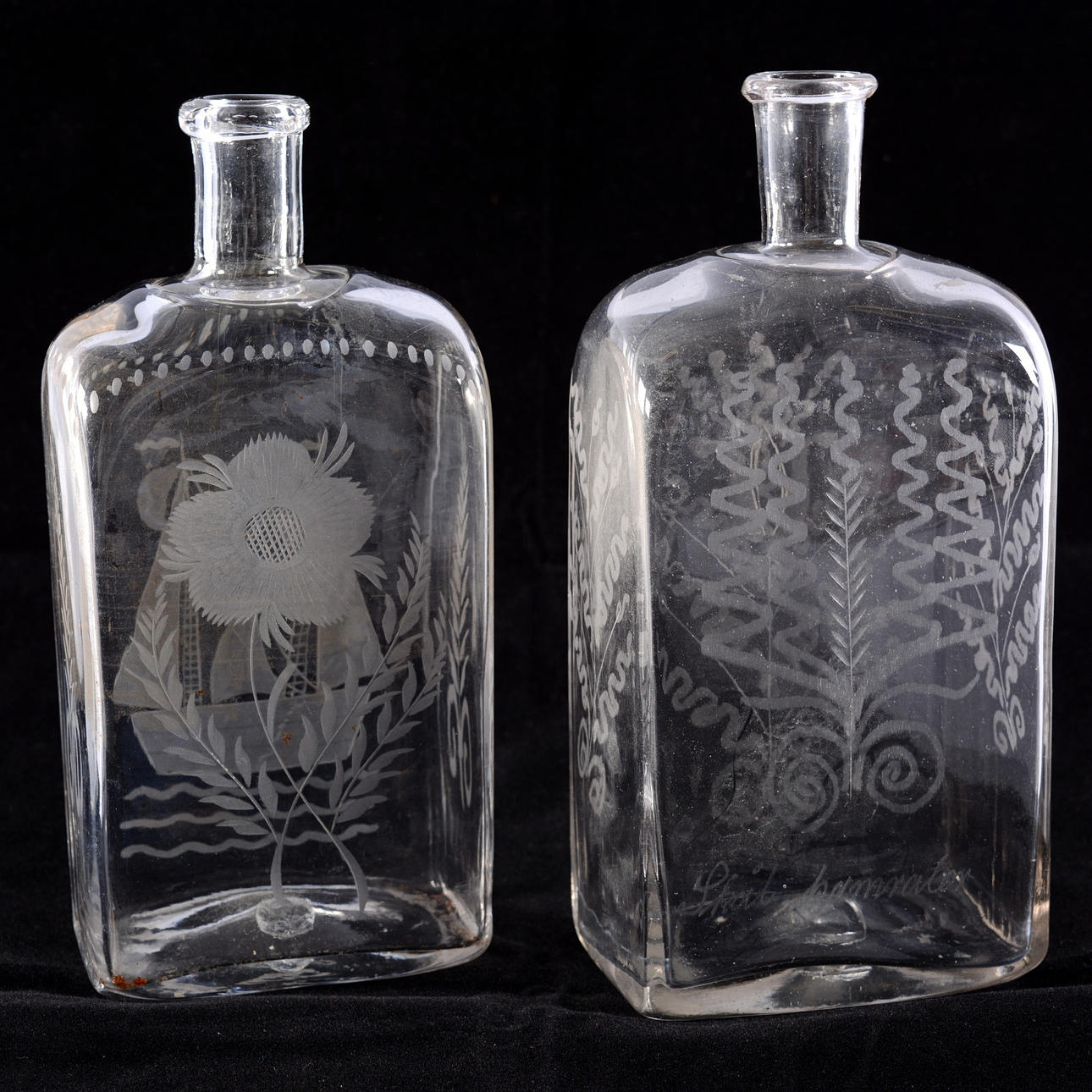 FLASKOR, 2 st, glas, 1800-talets senare del.