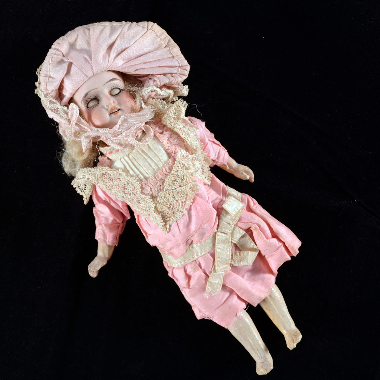 DOCKA, med porslinshuvud, 1800-tal.