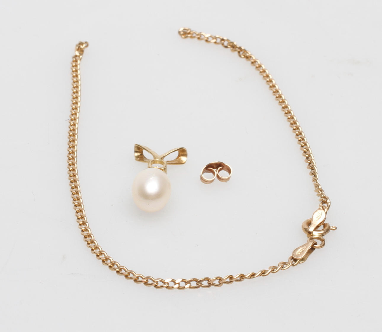 SKROTGULD, 18k guld, vikt ca 2,7 gr.