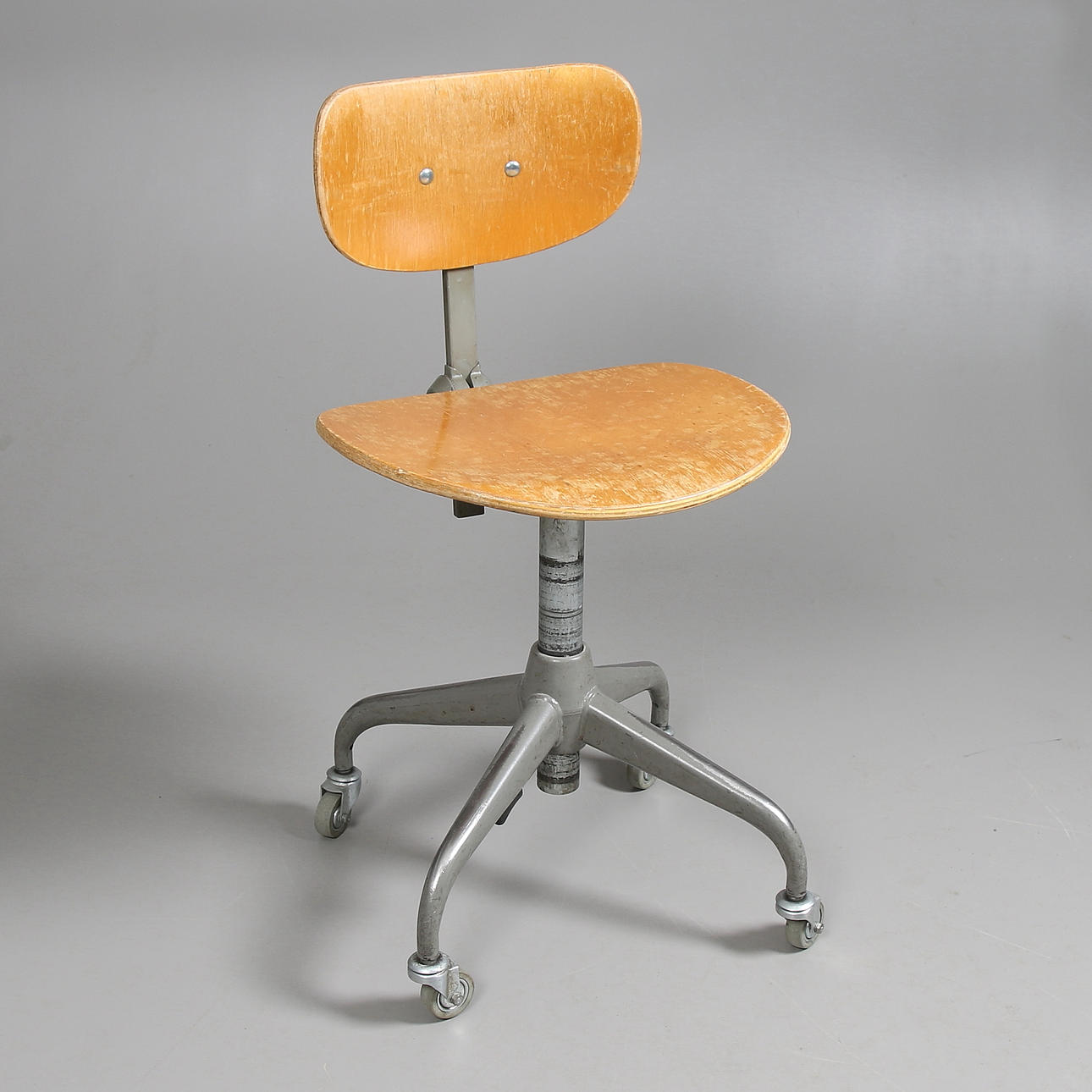 SKRIVBORDSSTOL, industri, 1900-talets mitt.