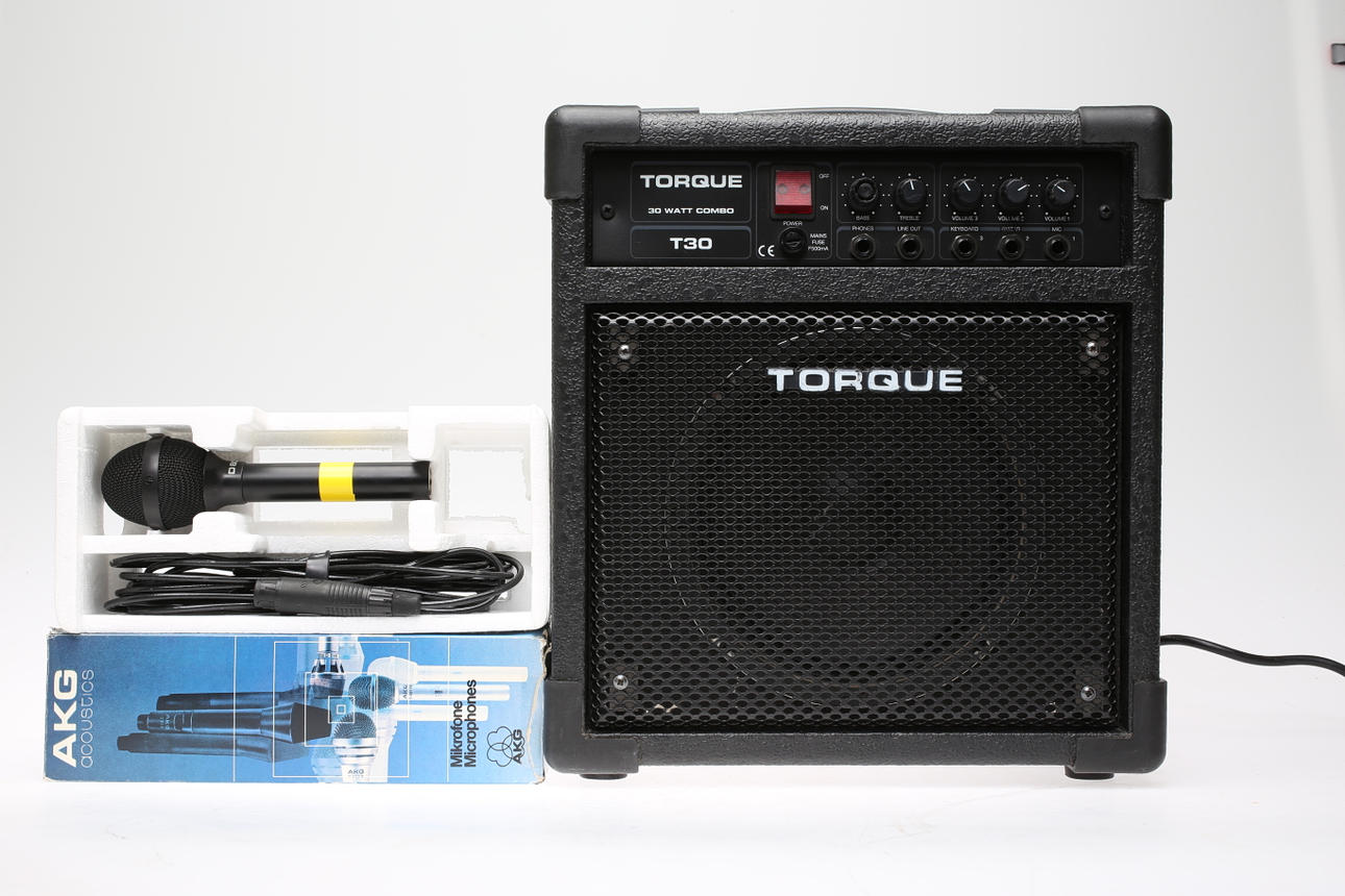 GITARRFÖRSTÄRKARE samt MIKROFON, TorqueT30, 30 watt kombo, AKG D80 mikrofon.