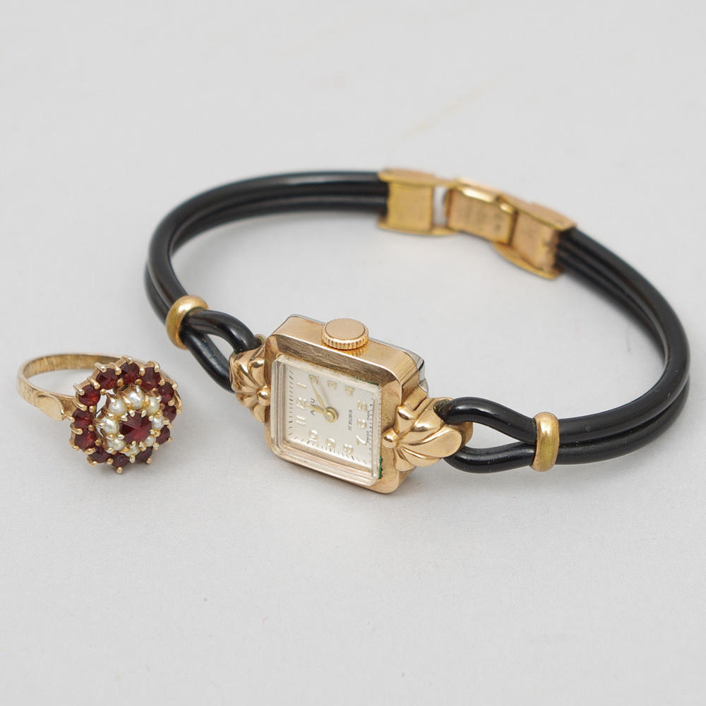 RING SAMT DAMARMBANDSUR.
