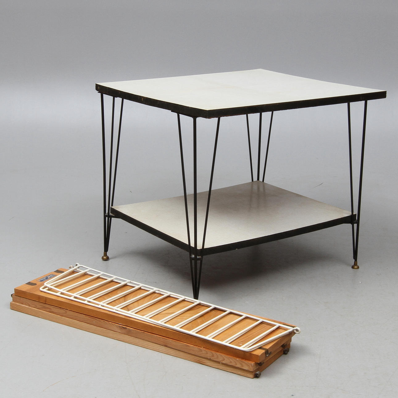 BORD samt STRINGHYLLA, 1950/60-tal.