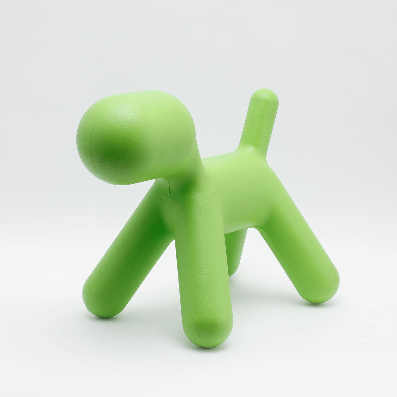 PLASTHUND, "Puppy", design Eero Aarnio.
