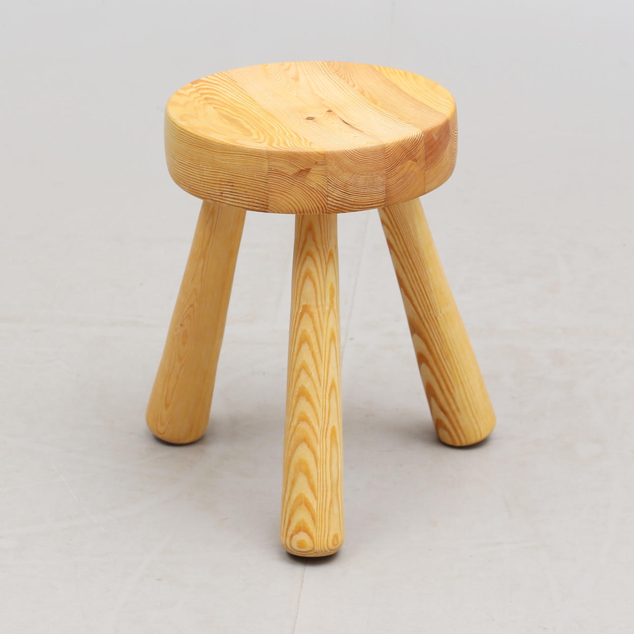 INGVAR HILDINGSSON. Stool, pine, I. HRS. Craft, Rockneby.