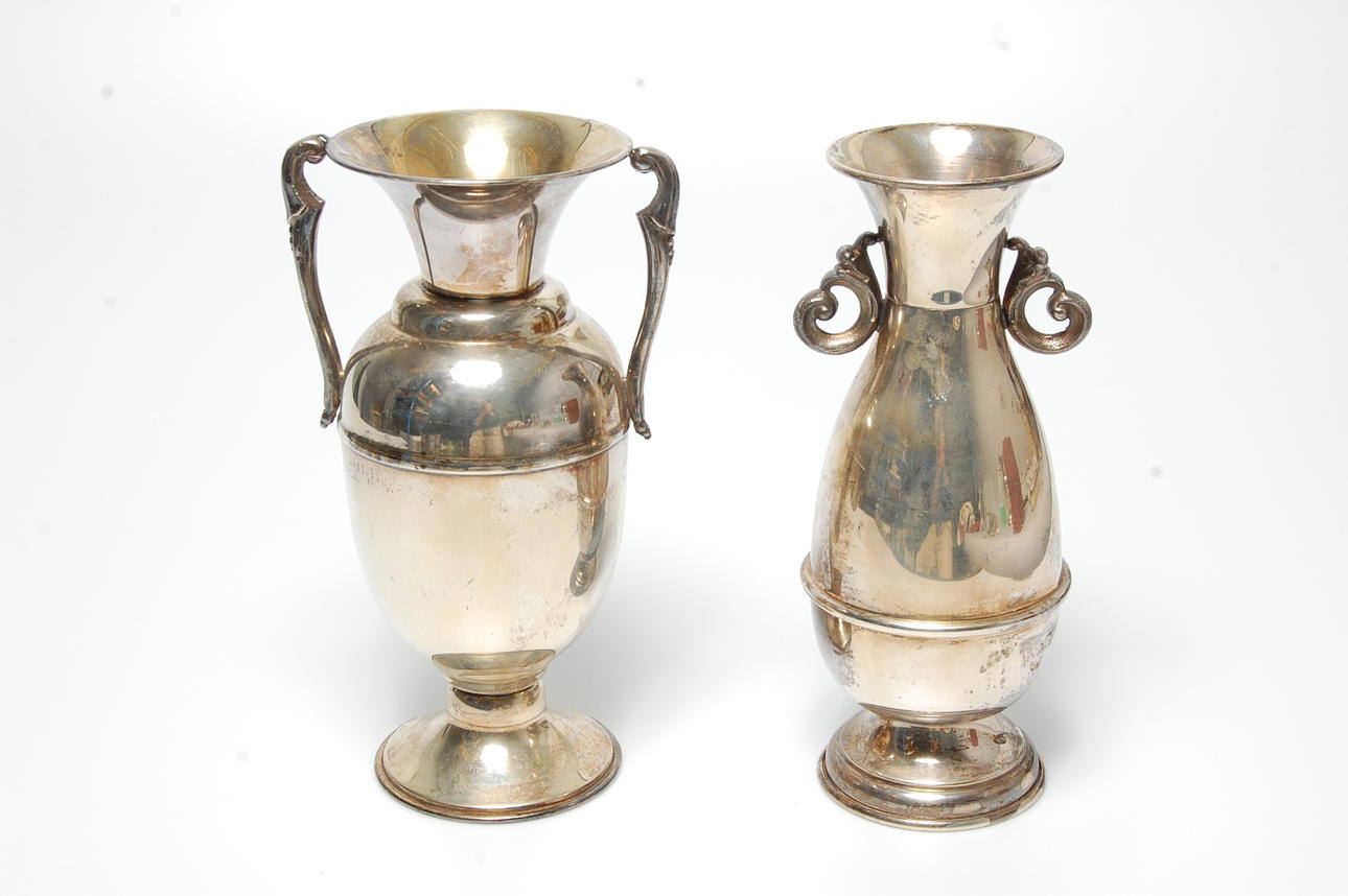 URNOR, 2 st, vitmetall, 1920-tal.