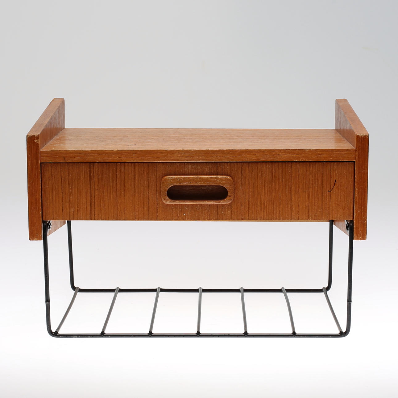 VÄGGTELEFONHYLLA, teak, med låda, Design Nils Strinning.