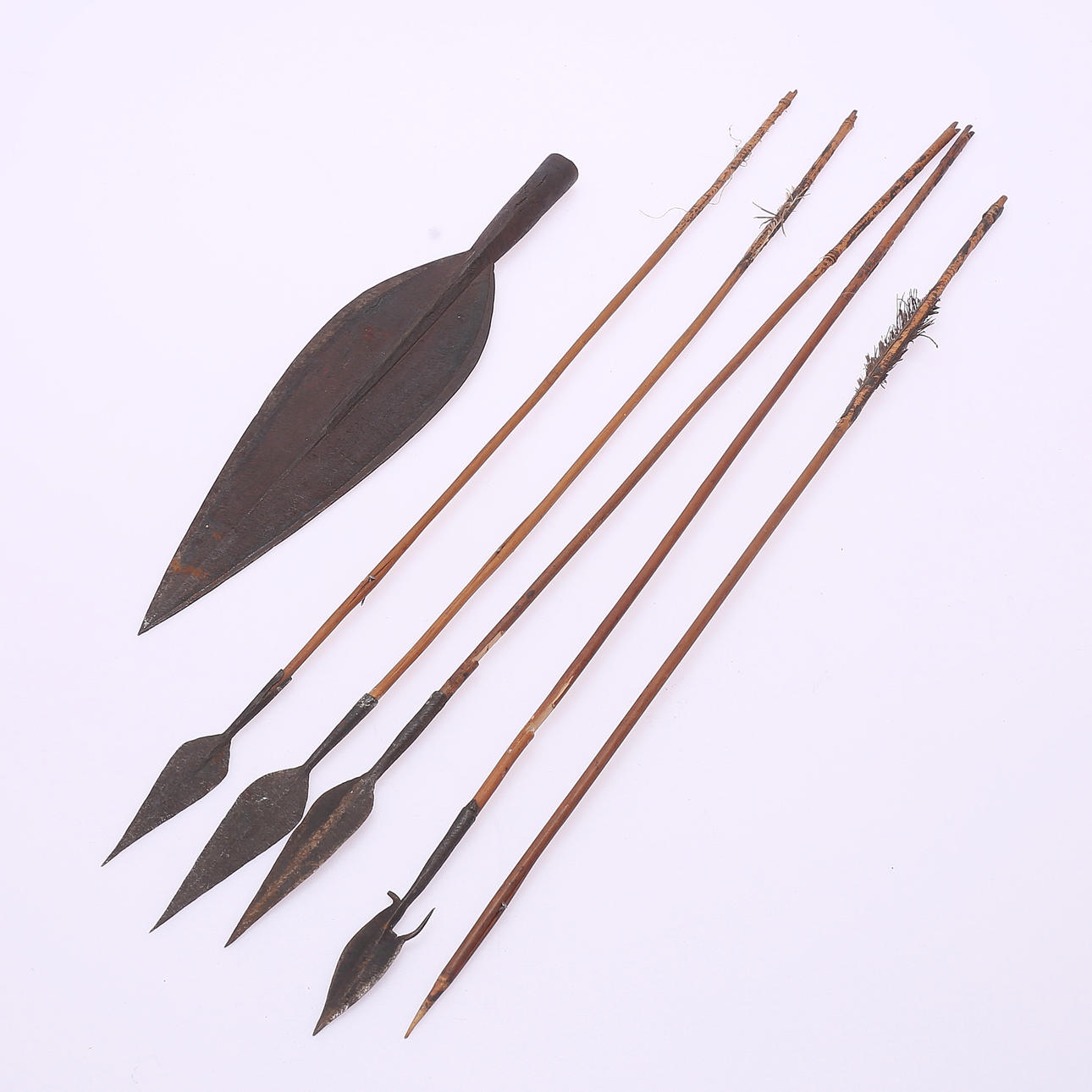 FLECHAS, 5 uds y PUNTA DE LANZA, África.