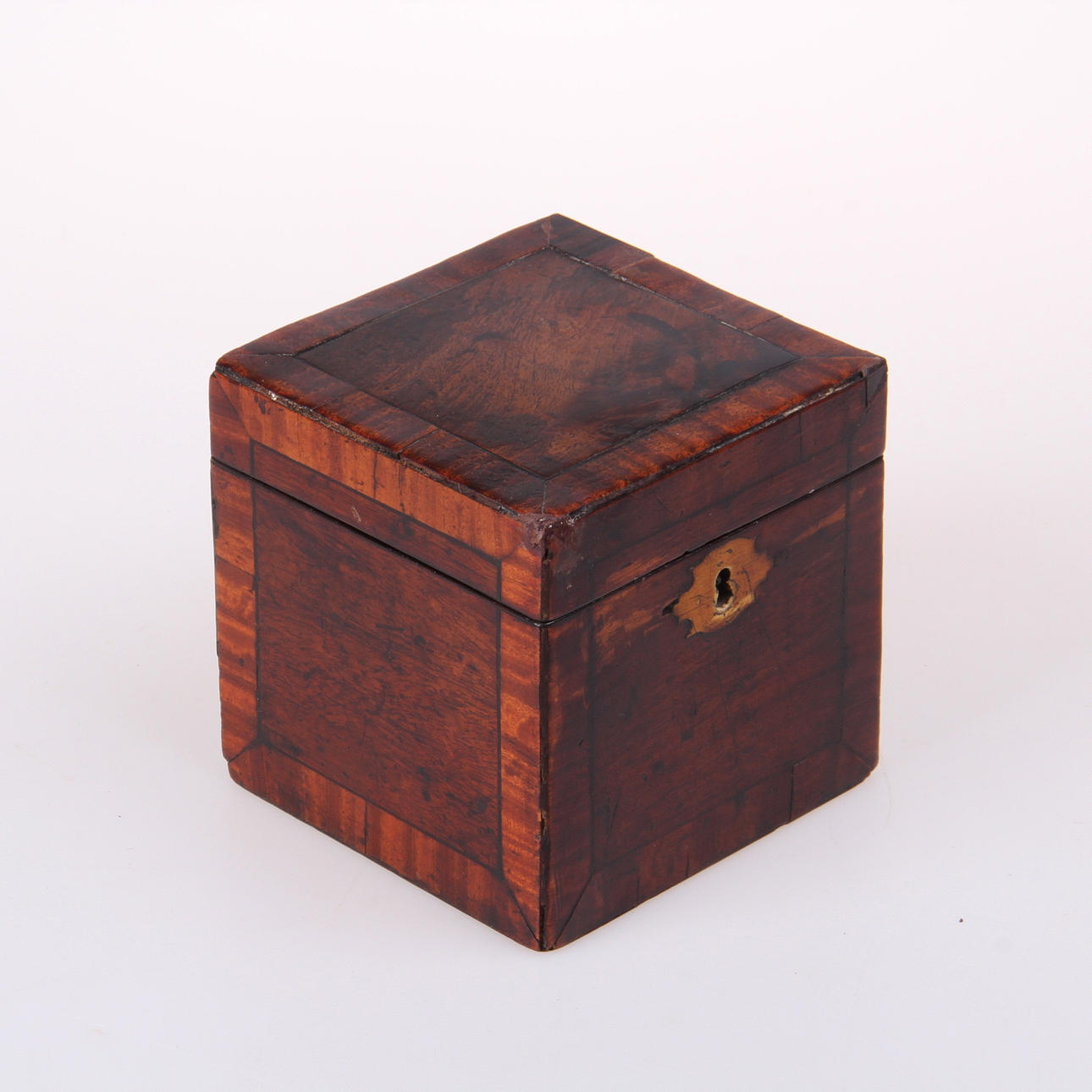 SKRIN, valnöt, 1700-tal.