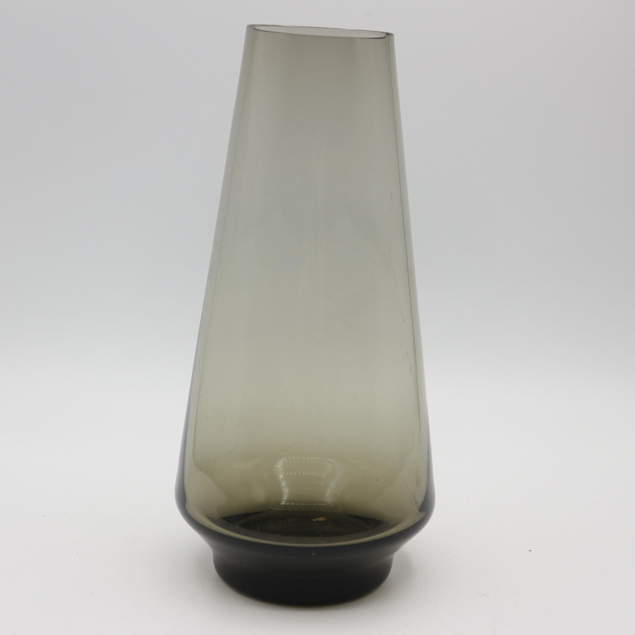 WILHELM WAGENFELD. GLAS VASE.