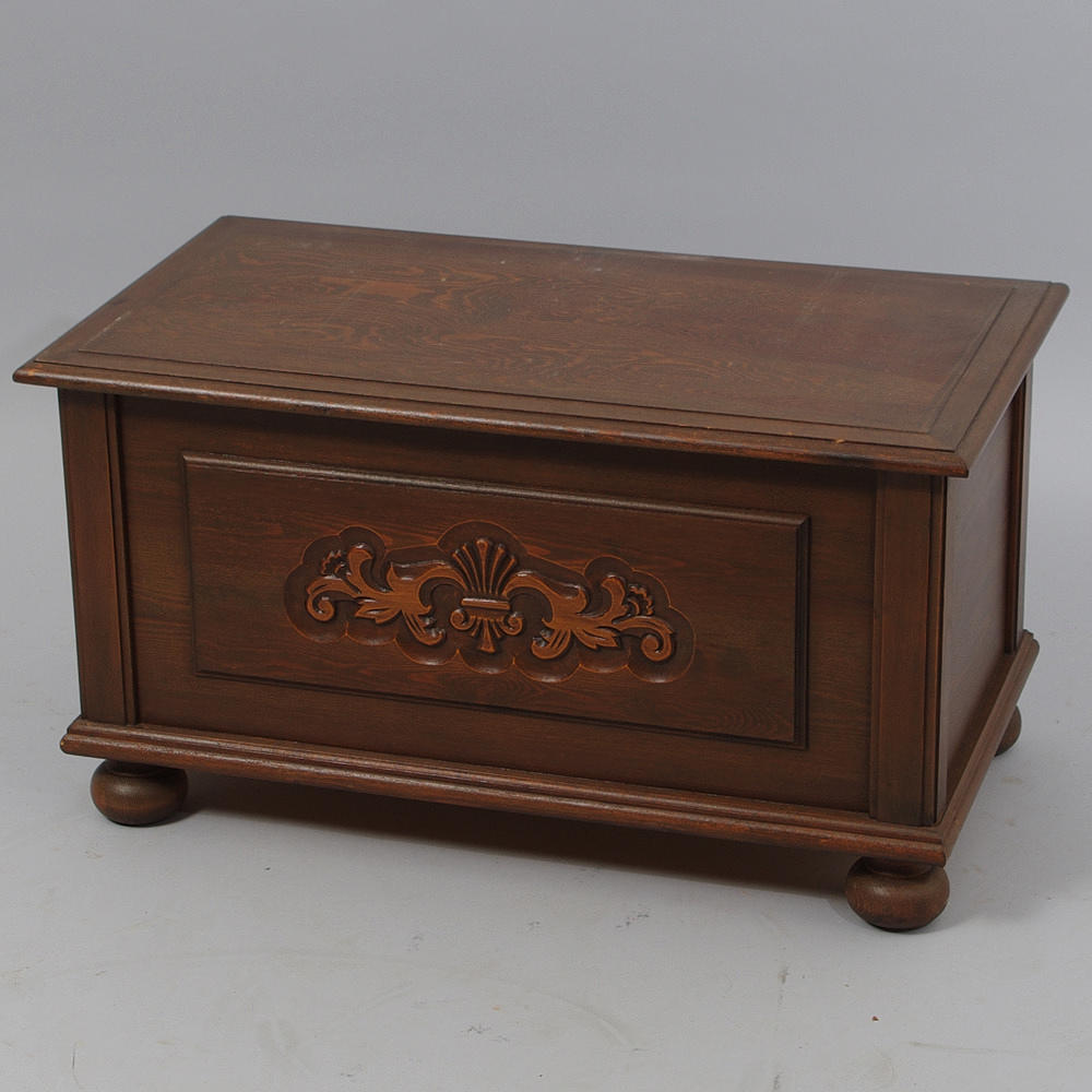 KISTA, betsad fur, 1900-tal.