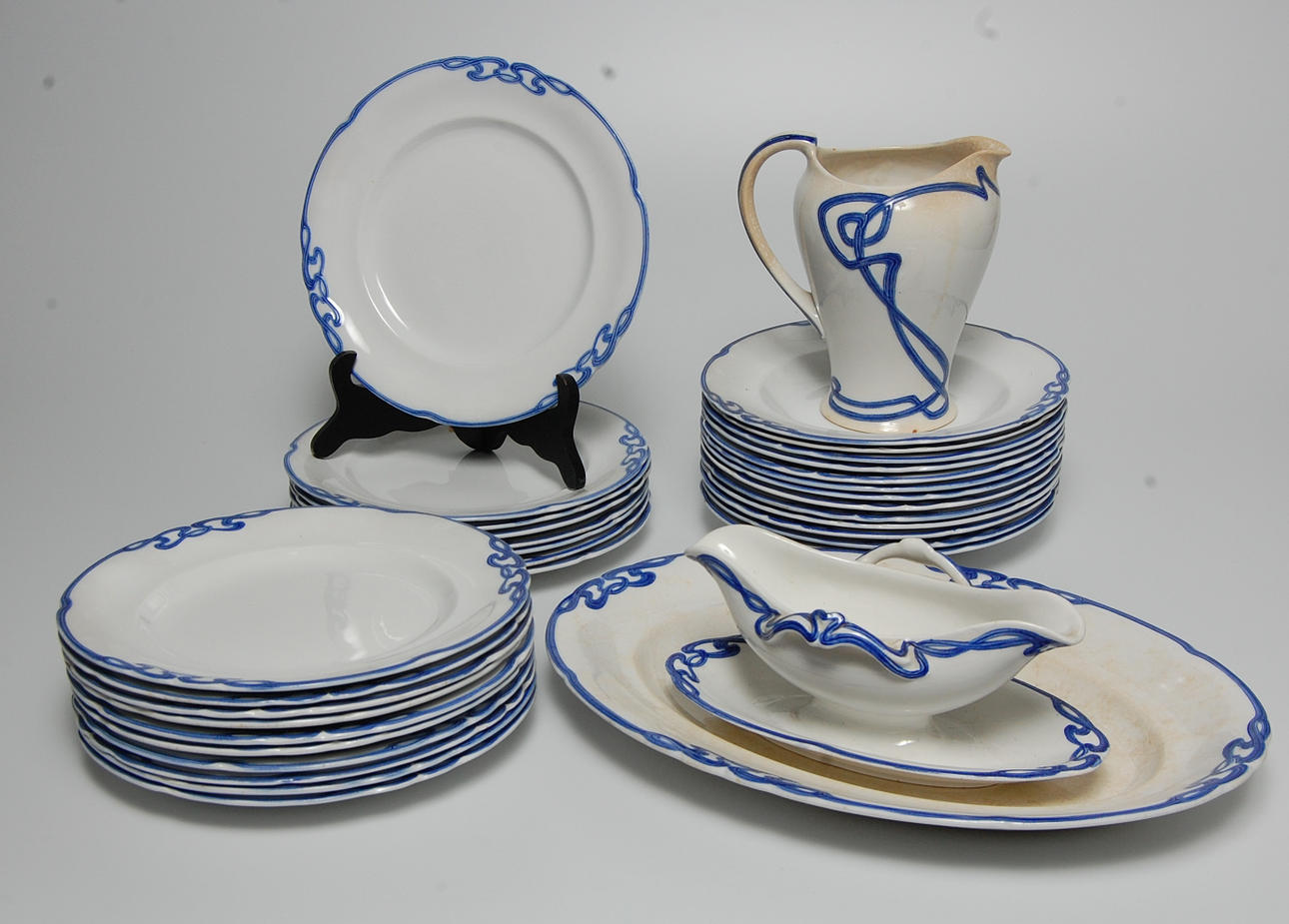 SERVIS, porslin, 34 delar, " Blå Olga " Villeroy & Boch, 1900-talets första hälft.