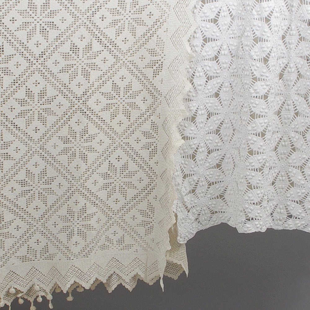 VIRKADE SÄNGÖVERKAST, 2 stycken.