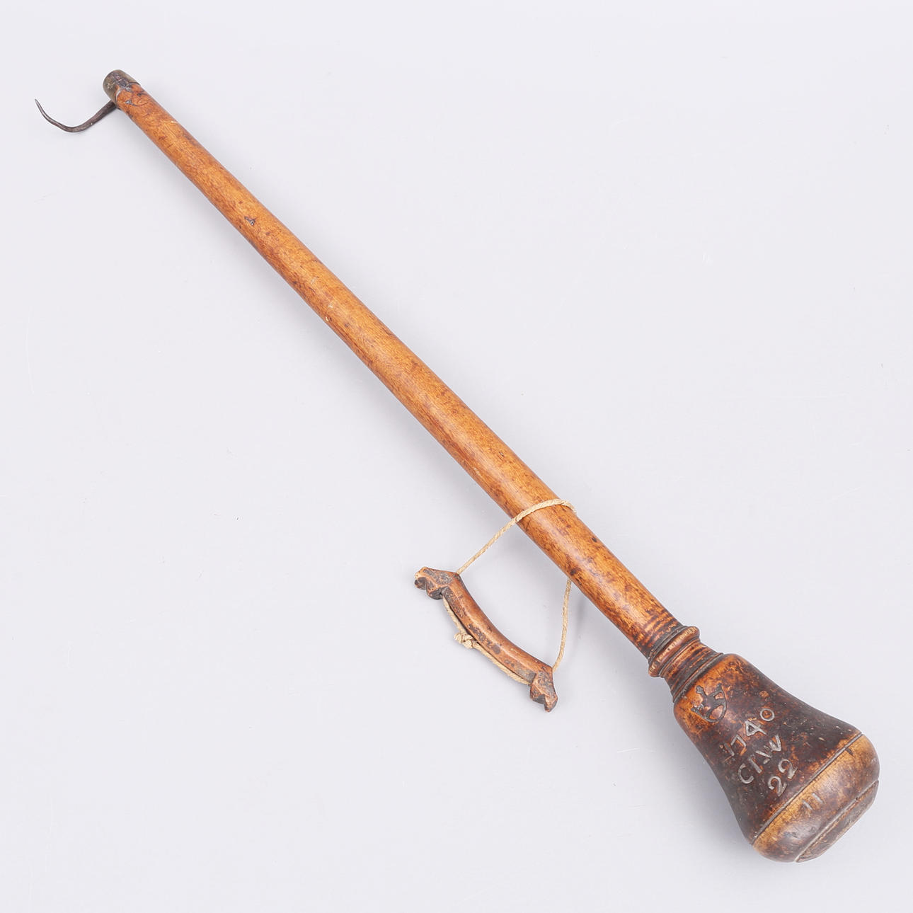 BESMAN, trä, 1700-tal.