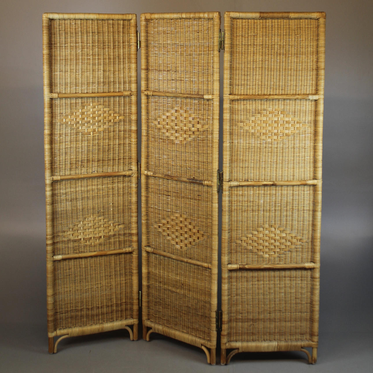 SKÄRMVÄGG rotting.