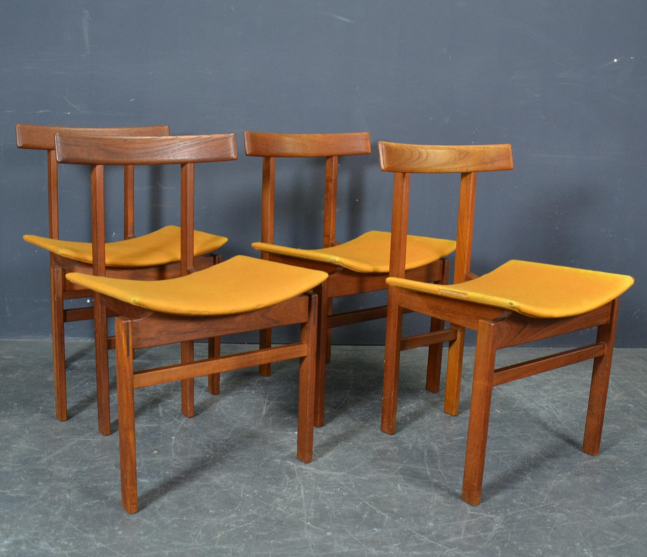 INGER KLINGENBERG. 4 STÜHLE.