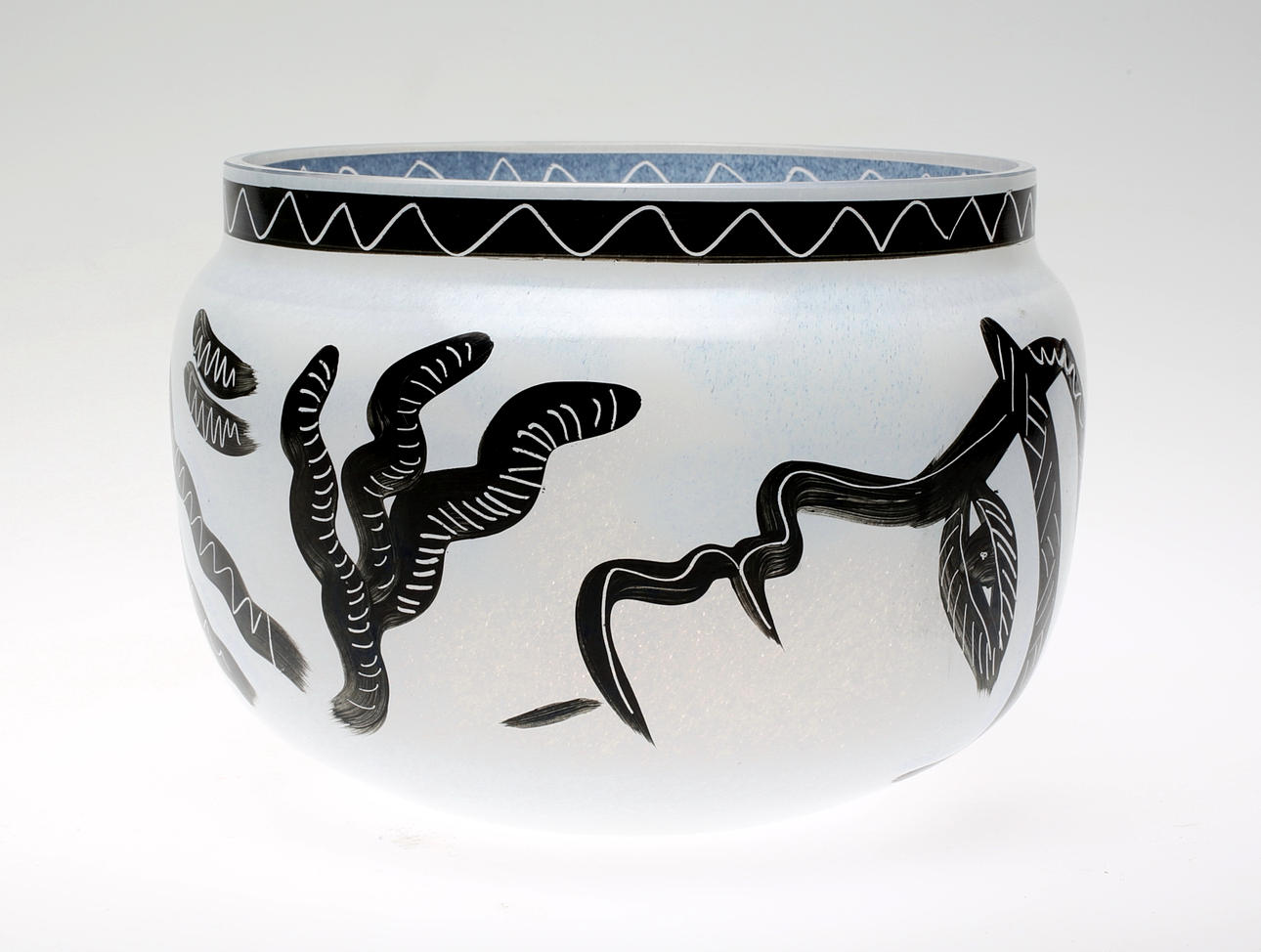 ULRICA HYDMAN-VALLIEN. GLASSKÅL, Orrefors, signerad Ulrica HV/EH.