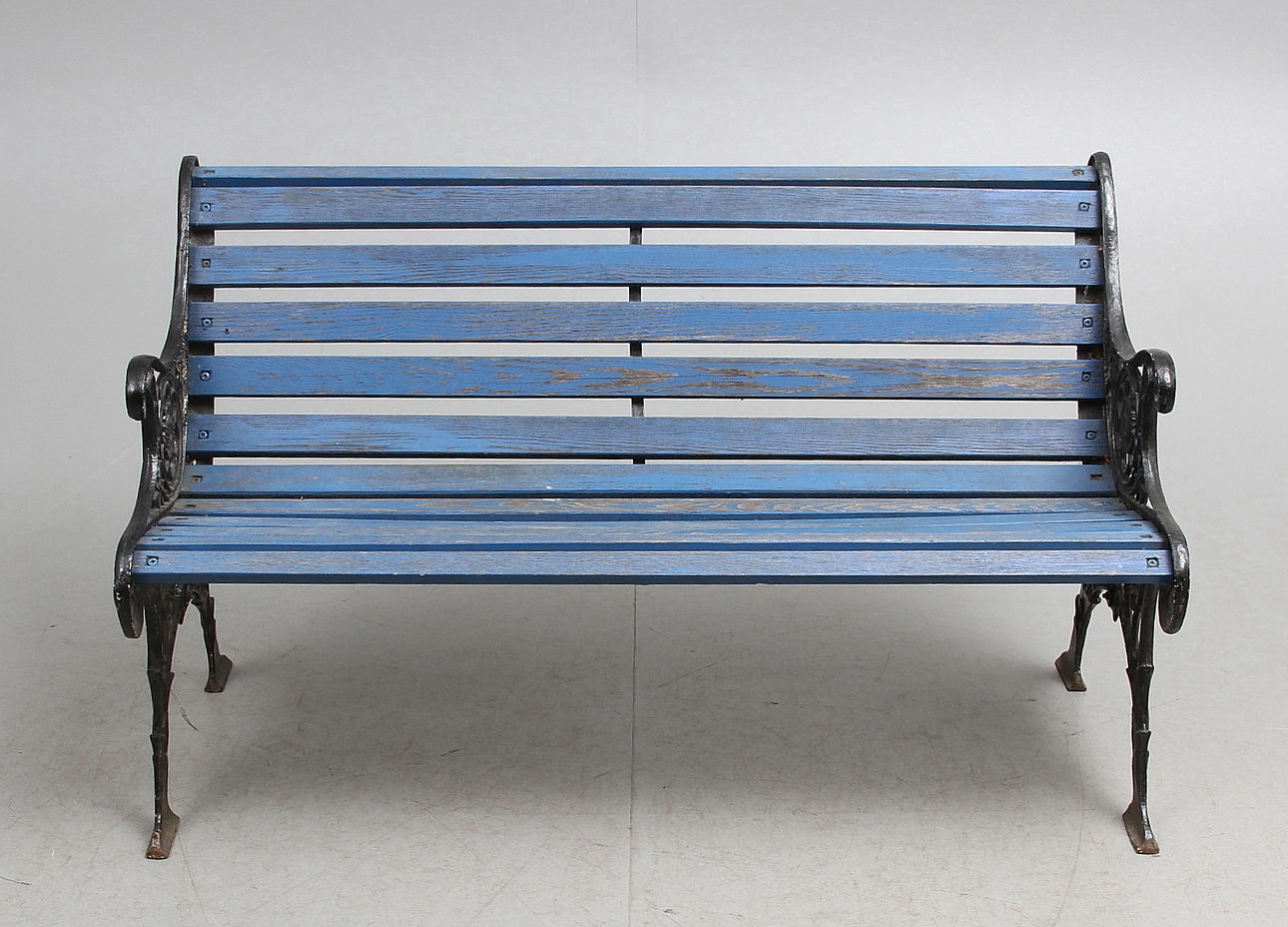 TRÄDGÅRDSSOFFA, gavlar i gjutjärn.