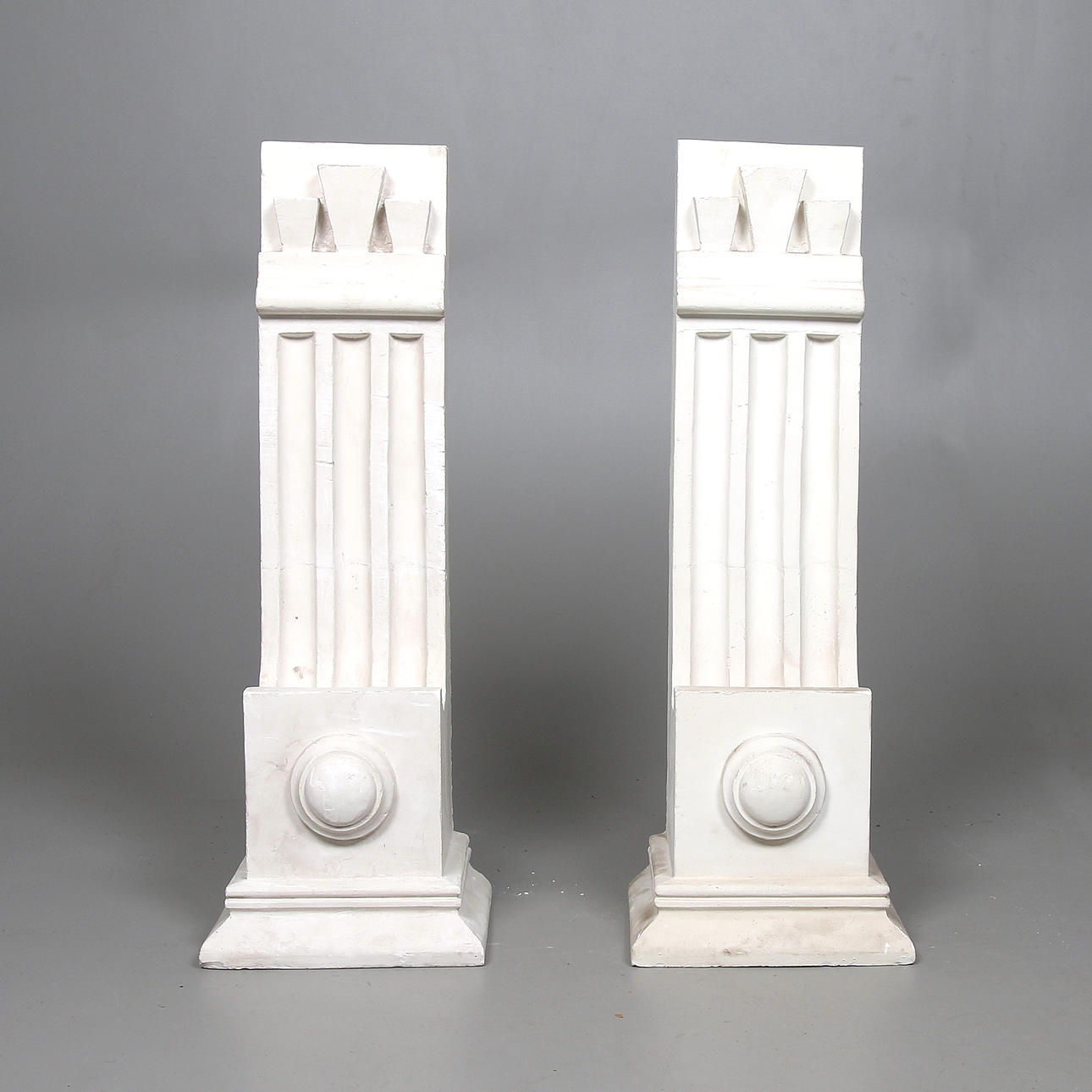 STUCKATUR/ KONSOLLER, 2 st , gips. 1900-talets slut.