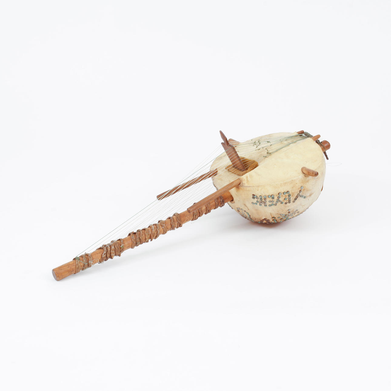 Instrumento de cuerda KORA (Cora), Gambia.