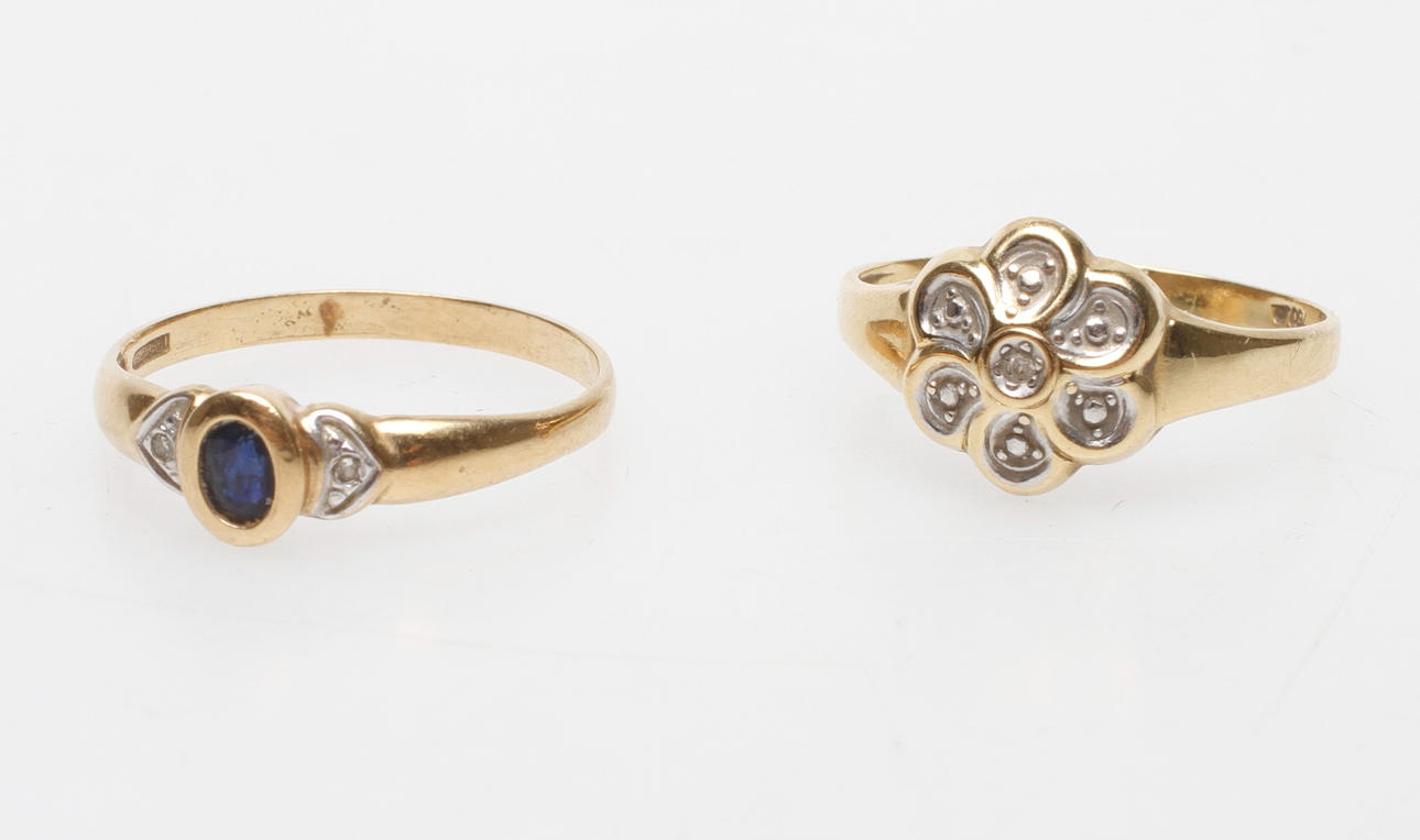RINGAR, 2 st, 18k guld, vikt ca 3,3 gr.