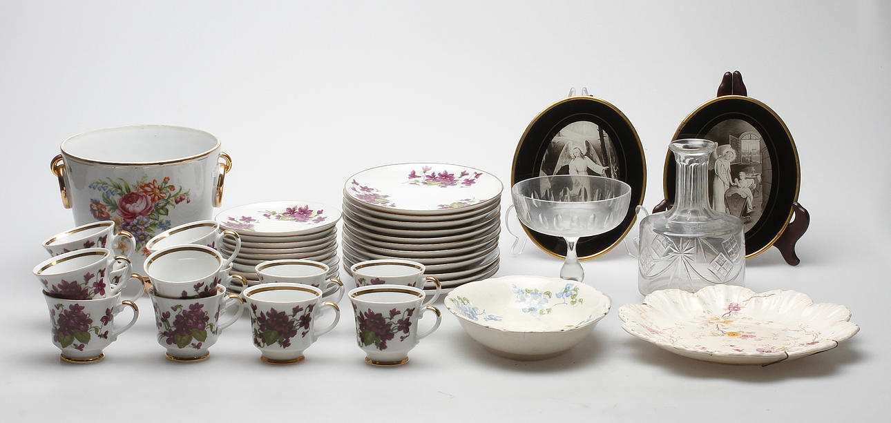 PARTI GLAS och PORSLINSFÖREMÅL, bland annat Bavaria och Göteborg, 18/1900-tal.