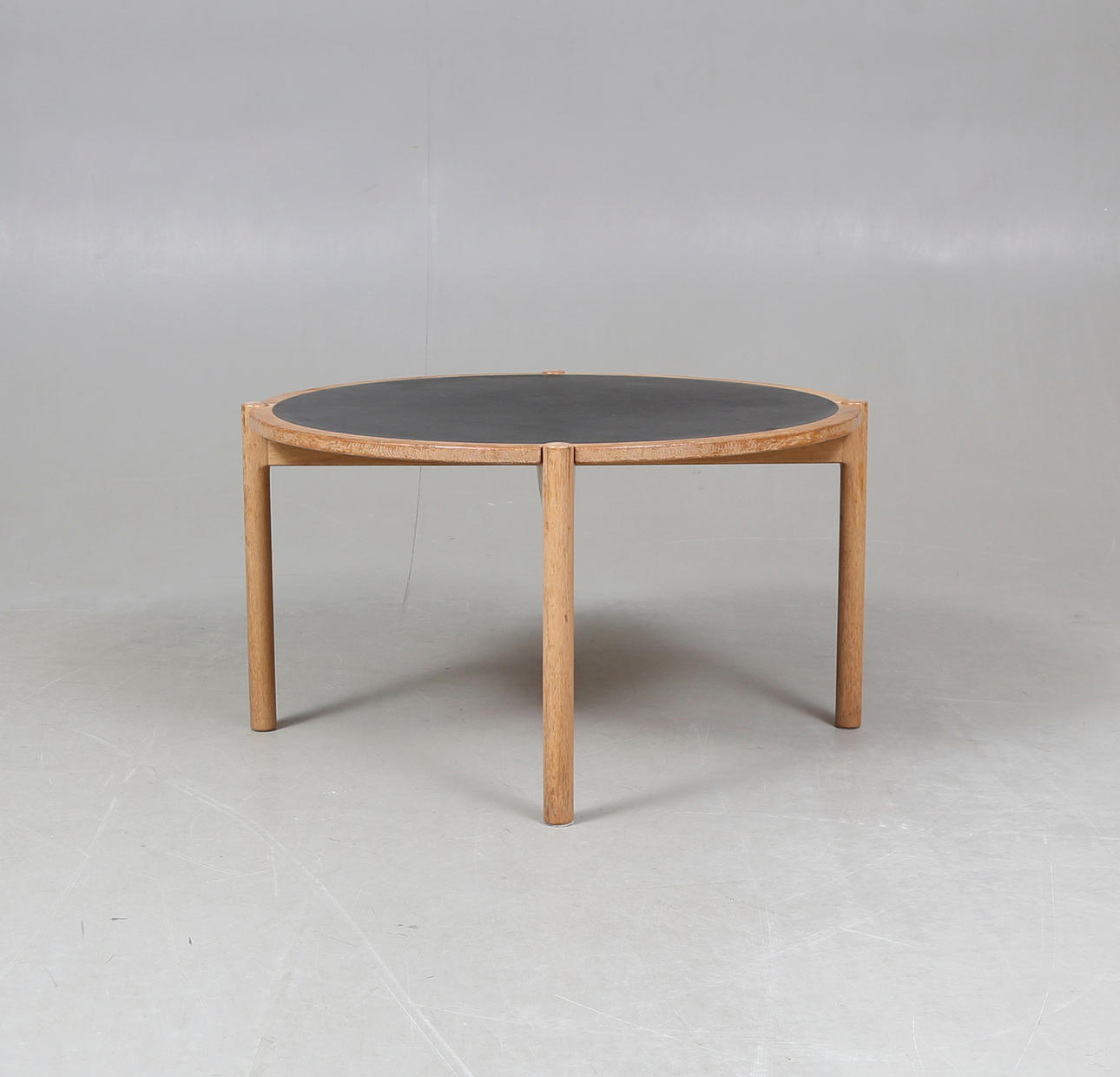 HANS J. WEGNER. Soffbord, för Johannes Hansen, Danmark.