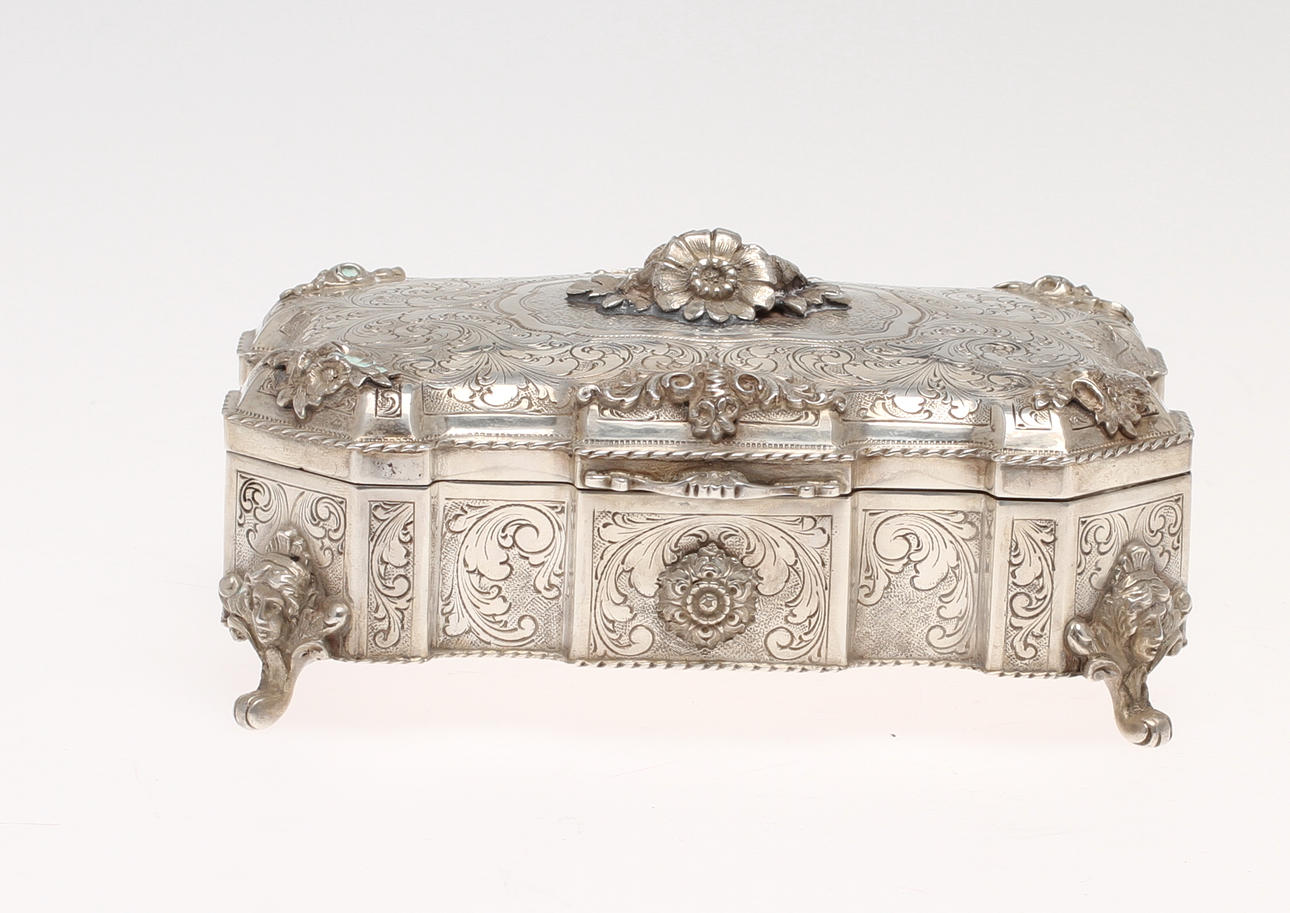 SKRIN, silver, 1900-talets första del. Vikt 587 gram.