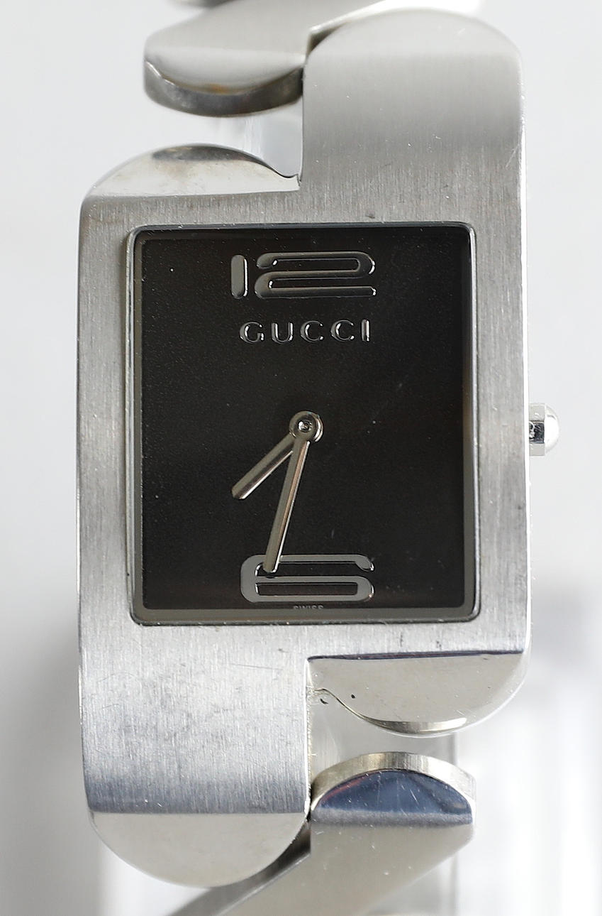 BRACELET WATCH, Gucci.