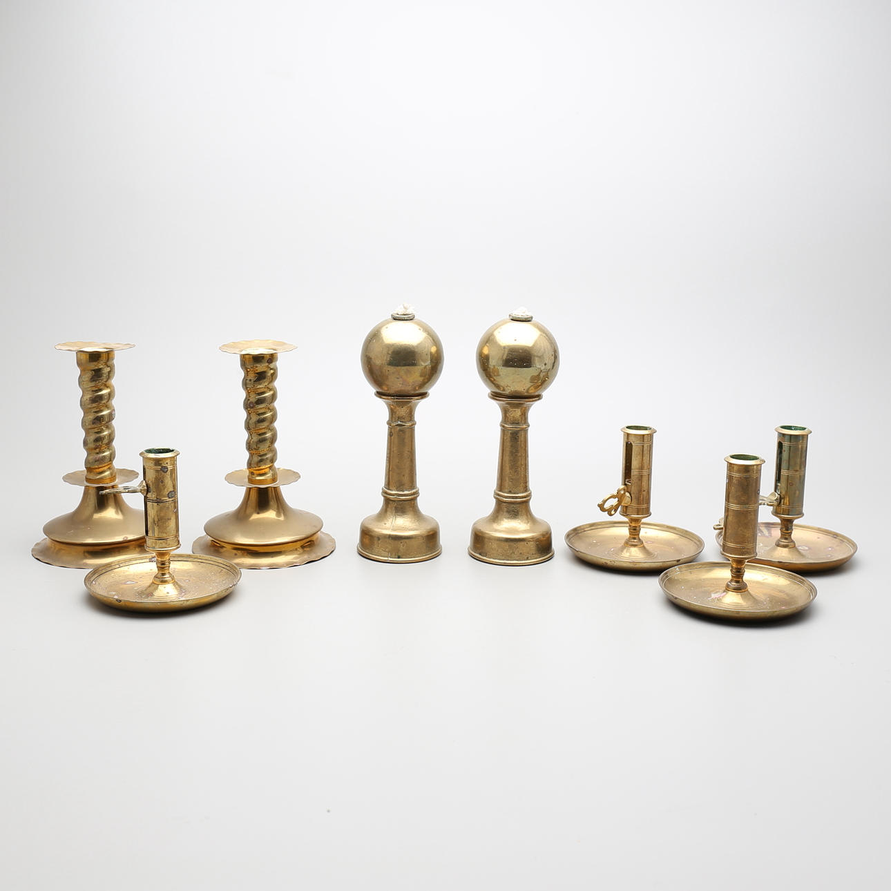 LJUSSTAKAR, 4 par, mässing, bl.a Skultuna, 1900-tal.