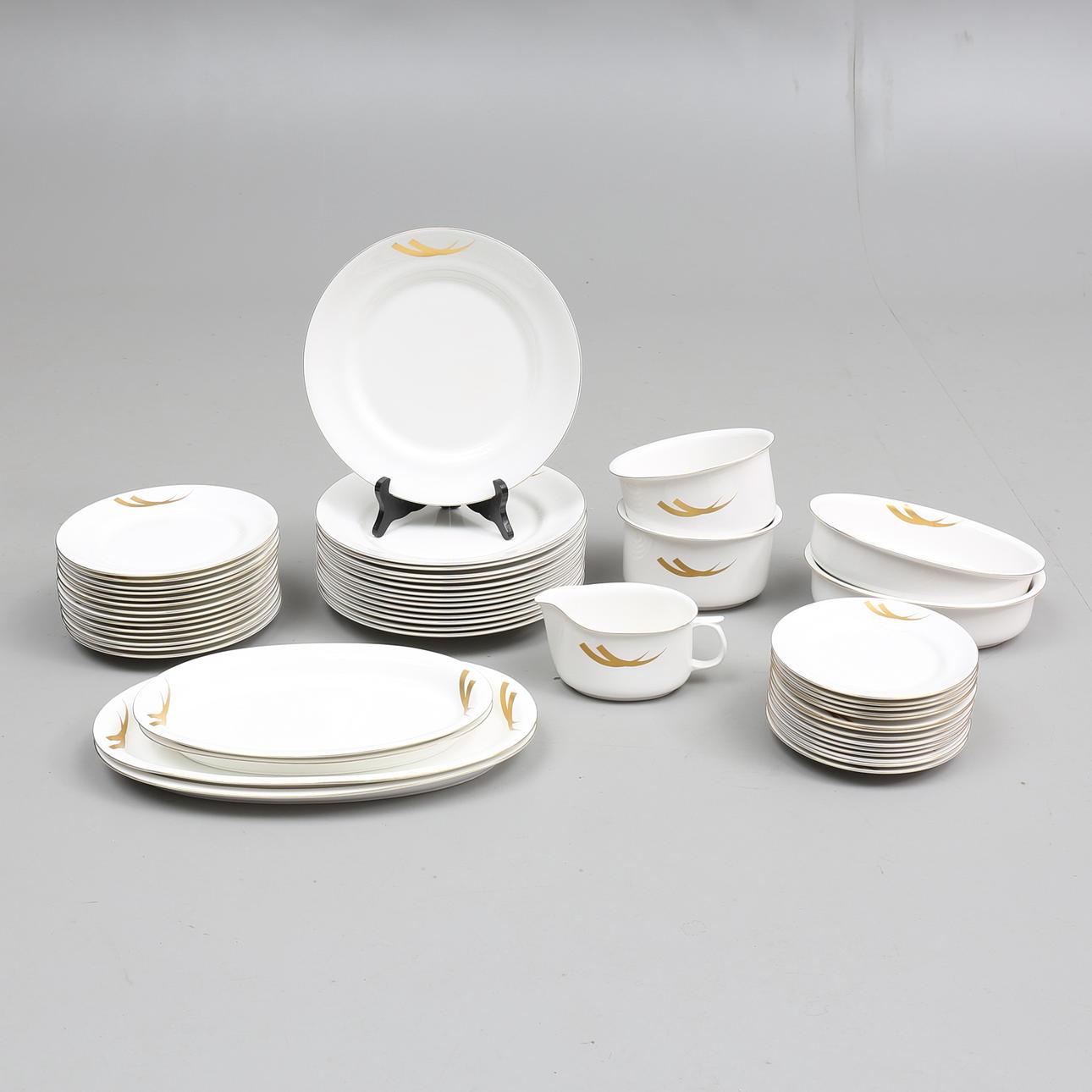 MATSERVIS, 51 delar, benporslin, "Kyoto", Jonas Lindkvist, Gustavsberg, 1980-tal.