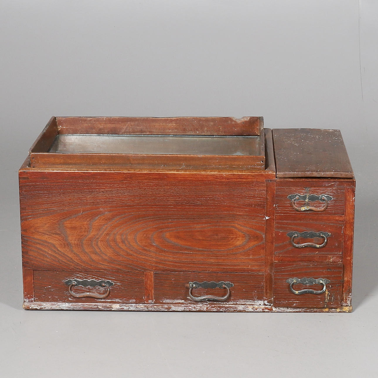 UNA MESA HIBACHI DE OLMO JAPONÉS.