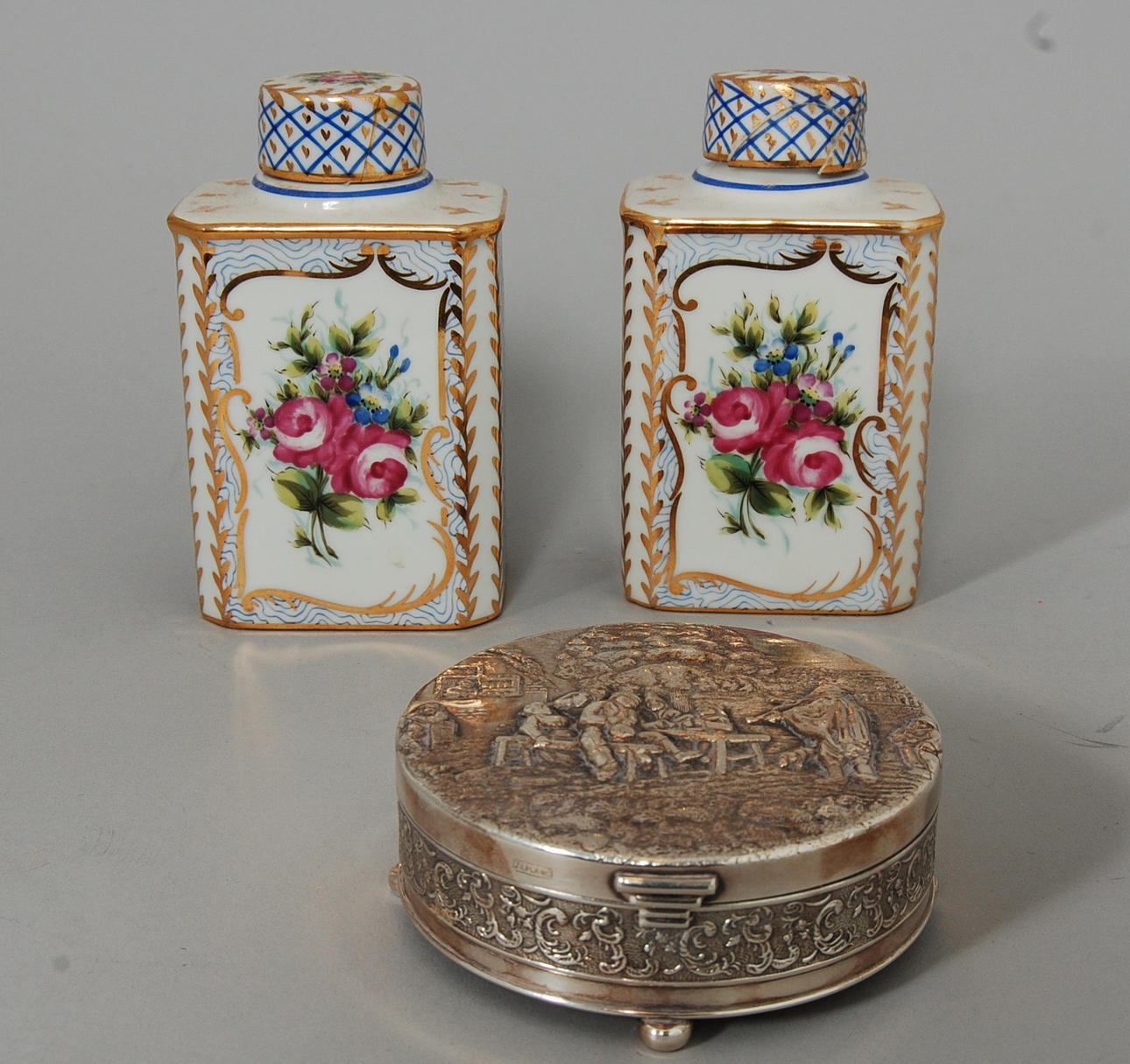 TEDOSOR, 1 par, samt SMYCKESKRIN, vitmetall.