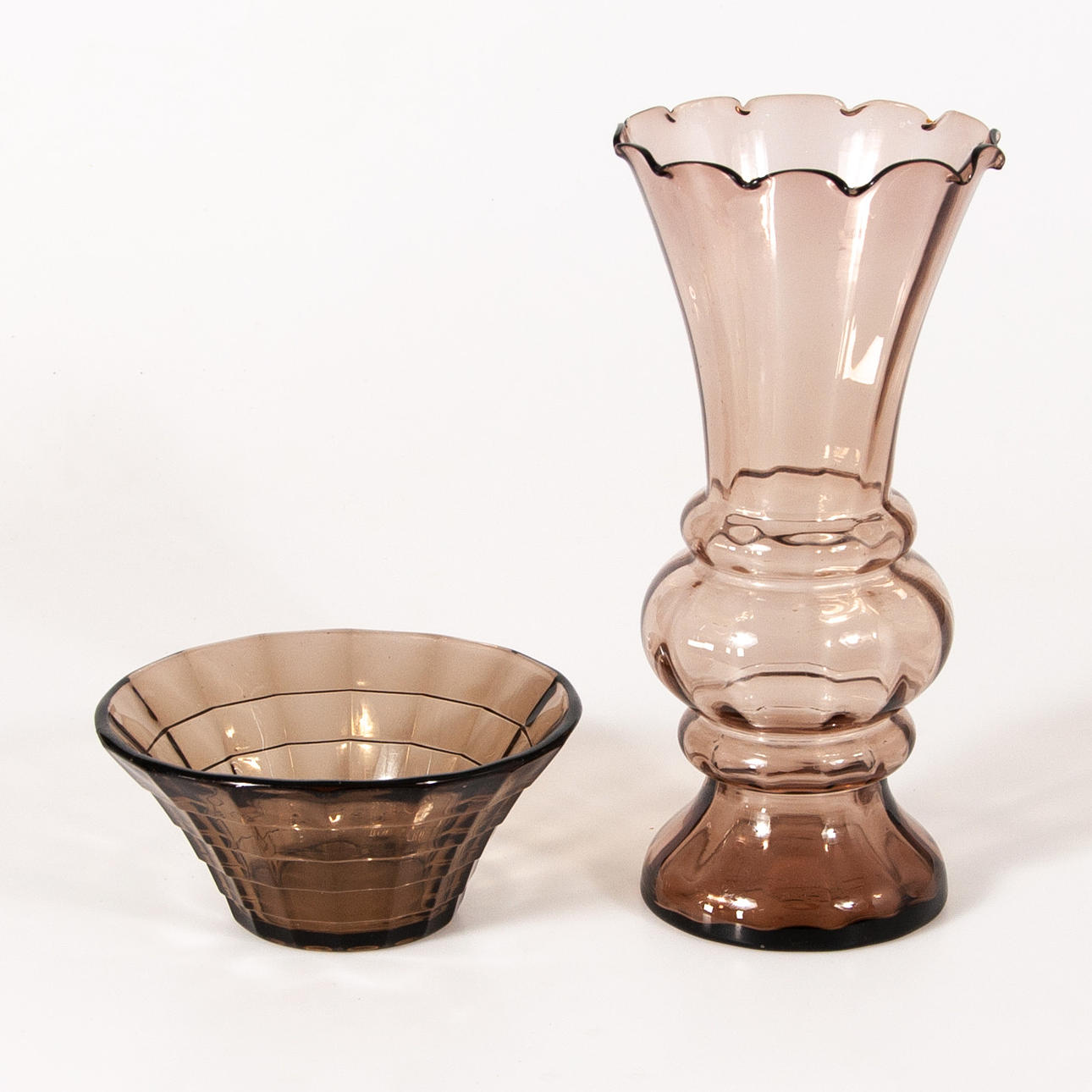 SIMON GATE SANDVIK. 2 delar, skål och vas.