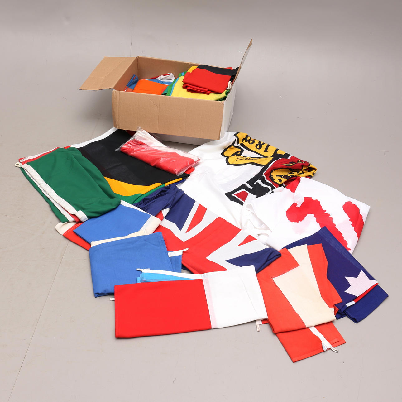 LANDSFLAGGOR, ca 35 st olika.