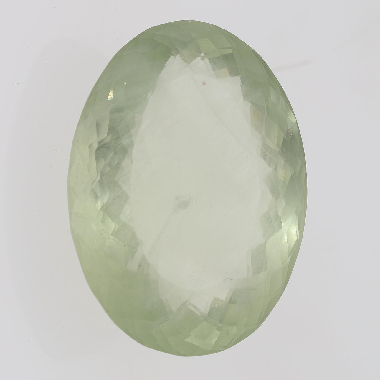 BERILO, verde claro, 61,68 ct.