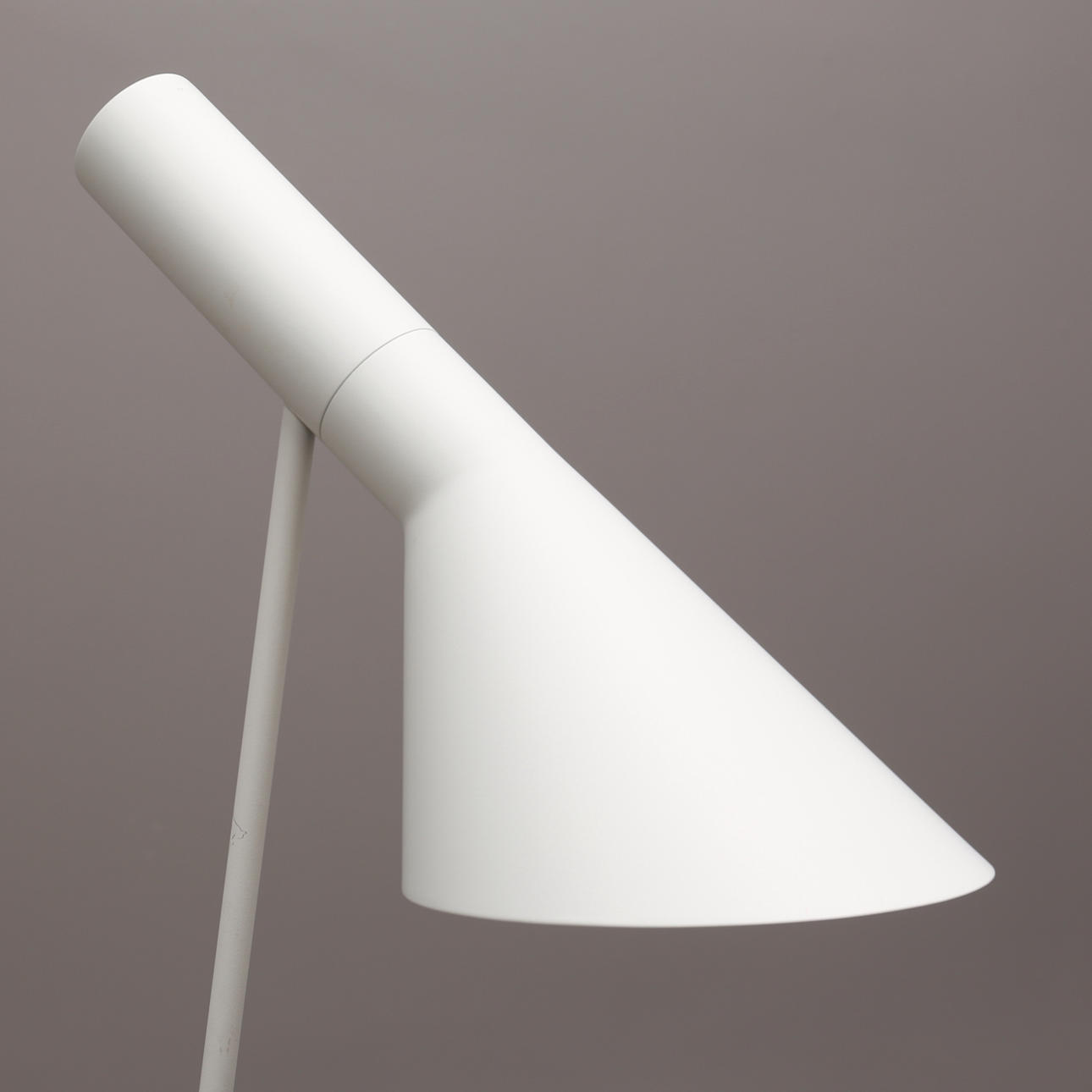 ARNE JACOBSEN. AJ-Stehlampe.