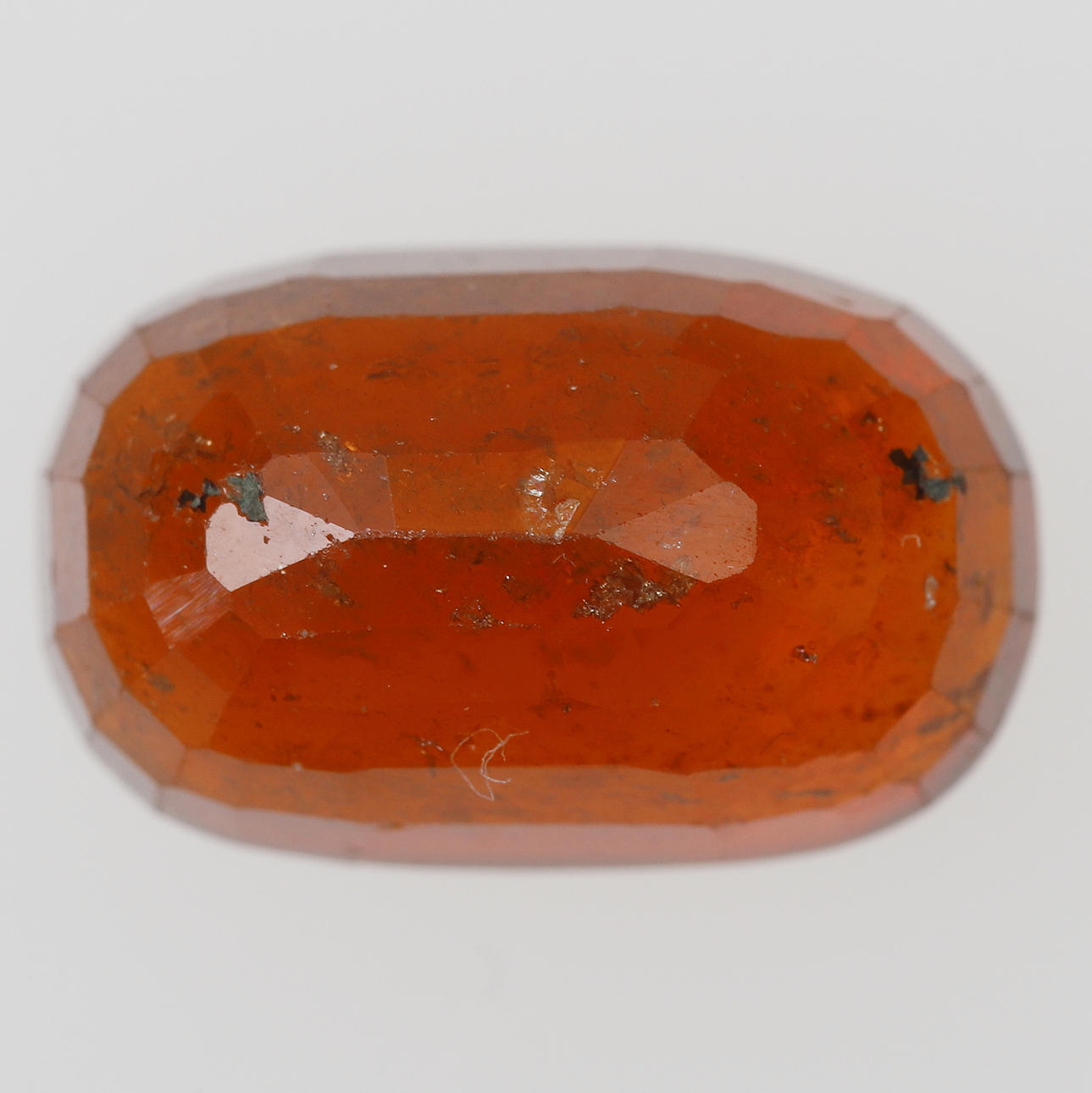 GARNET, rød orange, 13,48 ct.