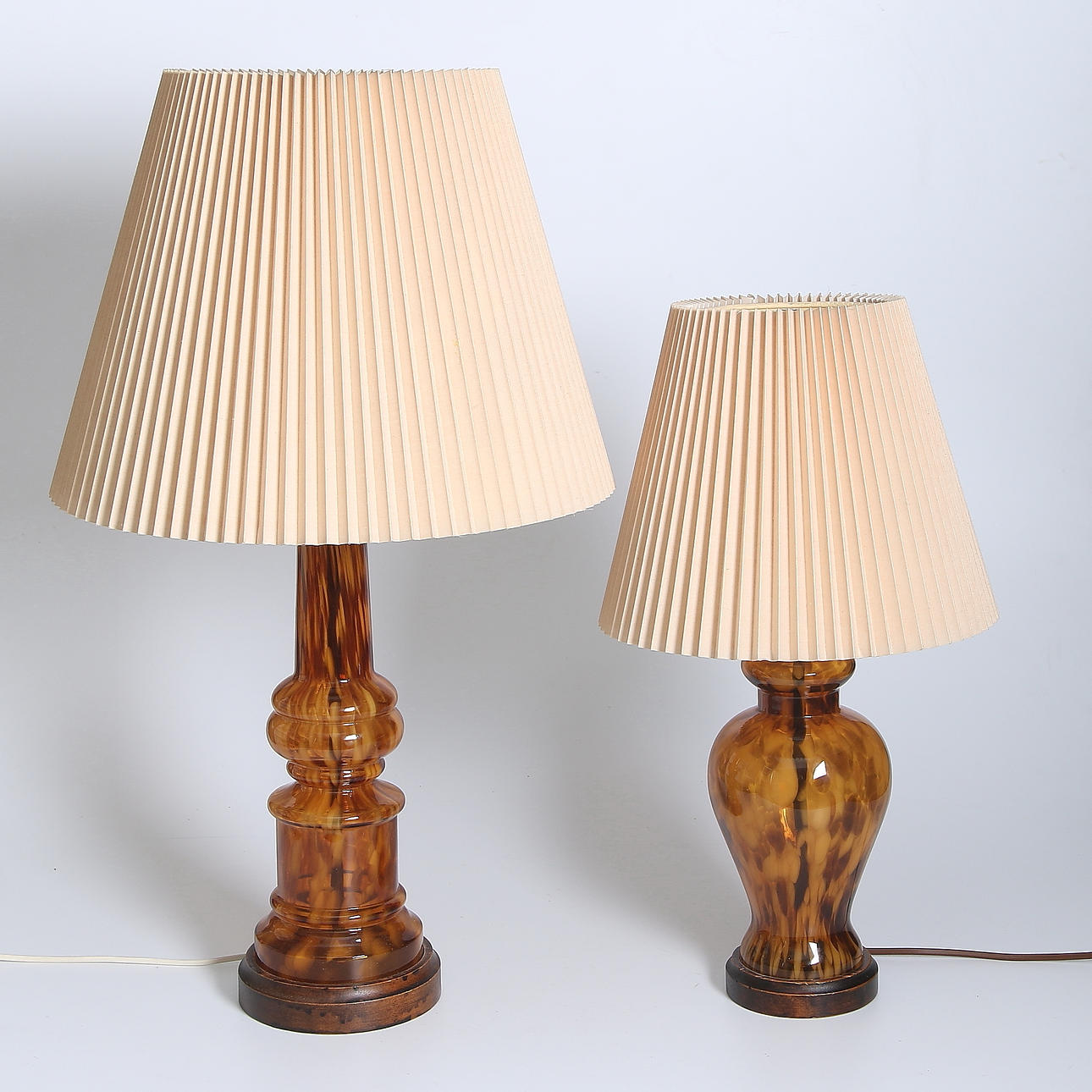 BORDSLAMPOR, 2 st, modell B 415 och B 416, Miranda AB.