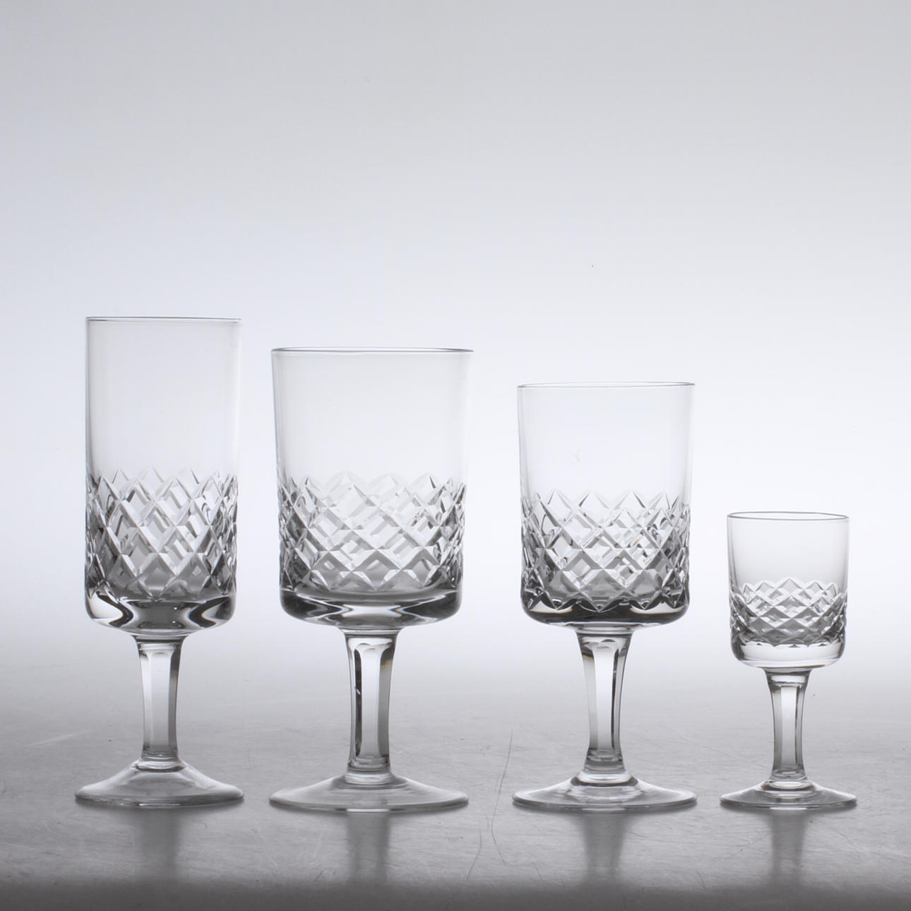 GLASSERVIS, 41 delar, glas, slipad dekor, 1900-tal.