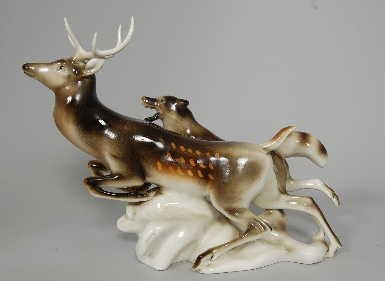 STOR FIGURIN, Royal Dux, stämpel 1918-1939.